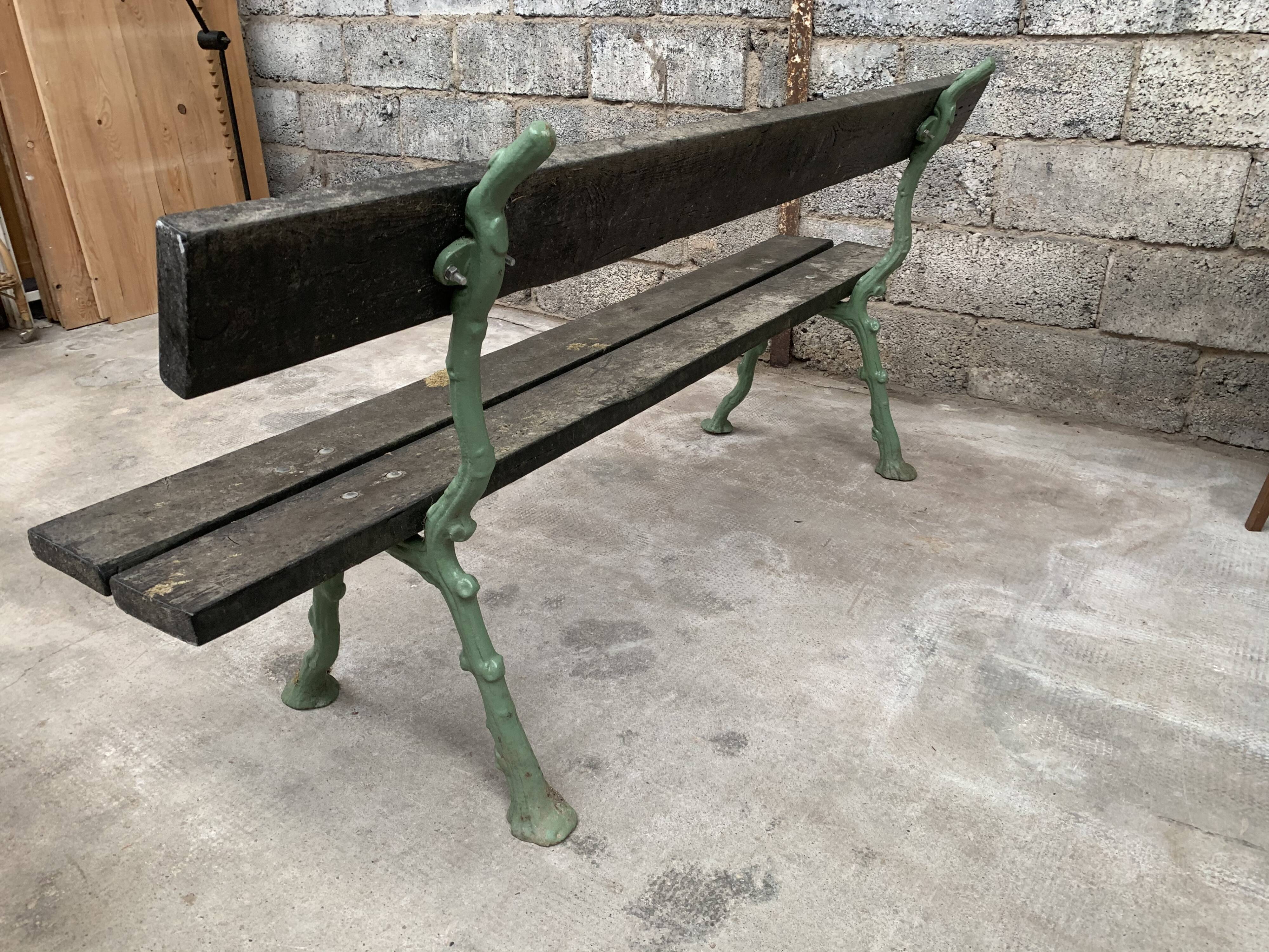 Former early 20th cast iron garden bench