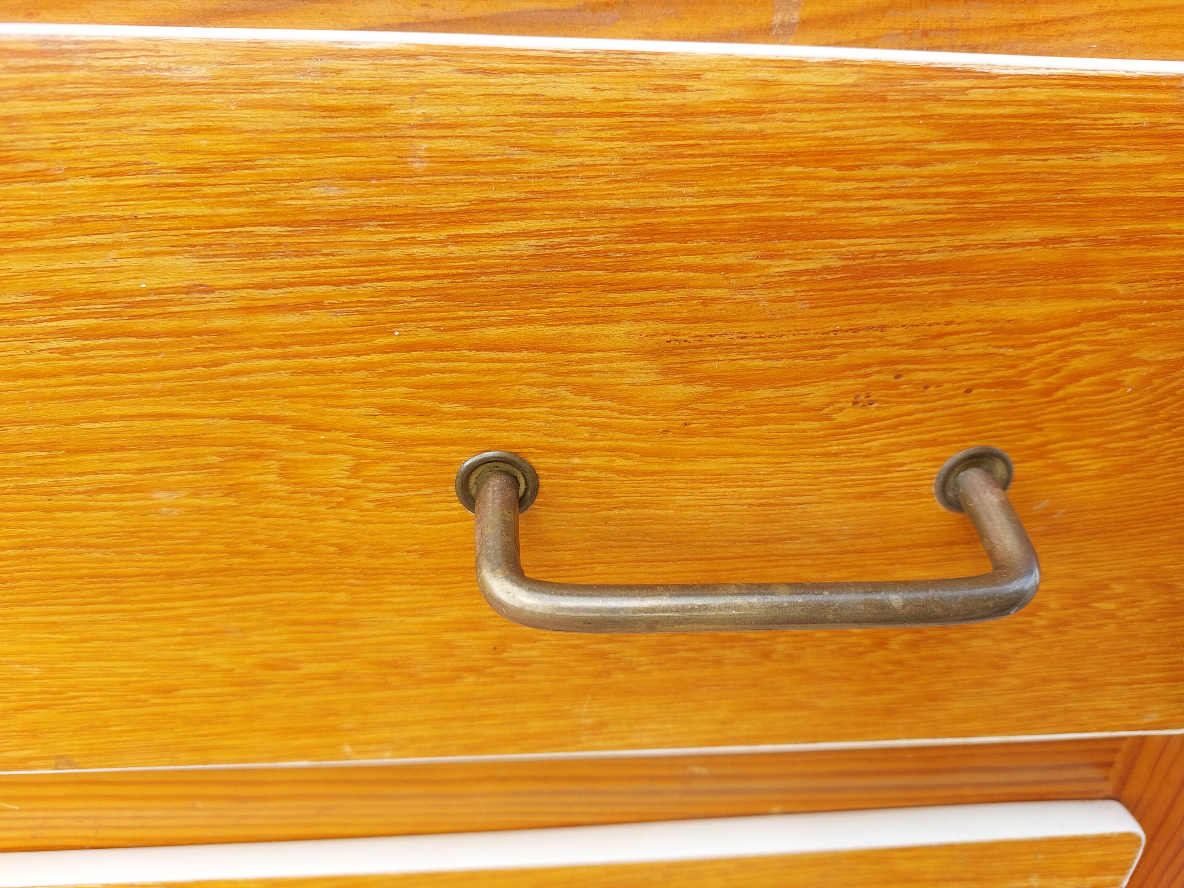 Commode vintage bois, galon blanc