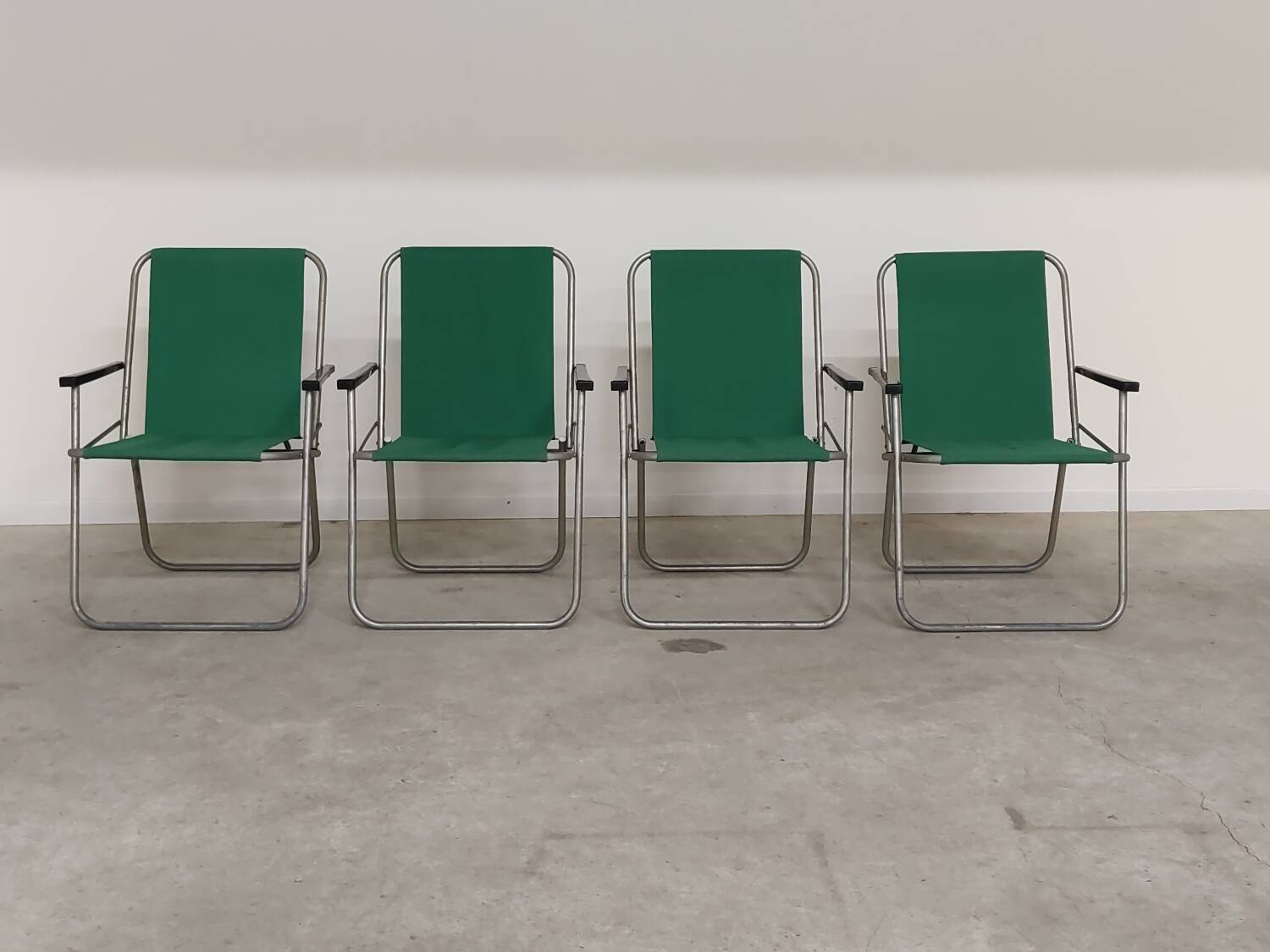 Set of 4 folding chairs with green canvas and aluminum frame