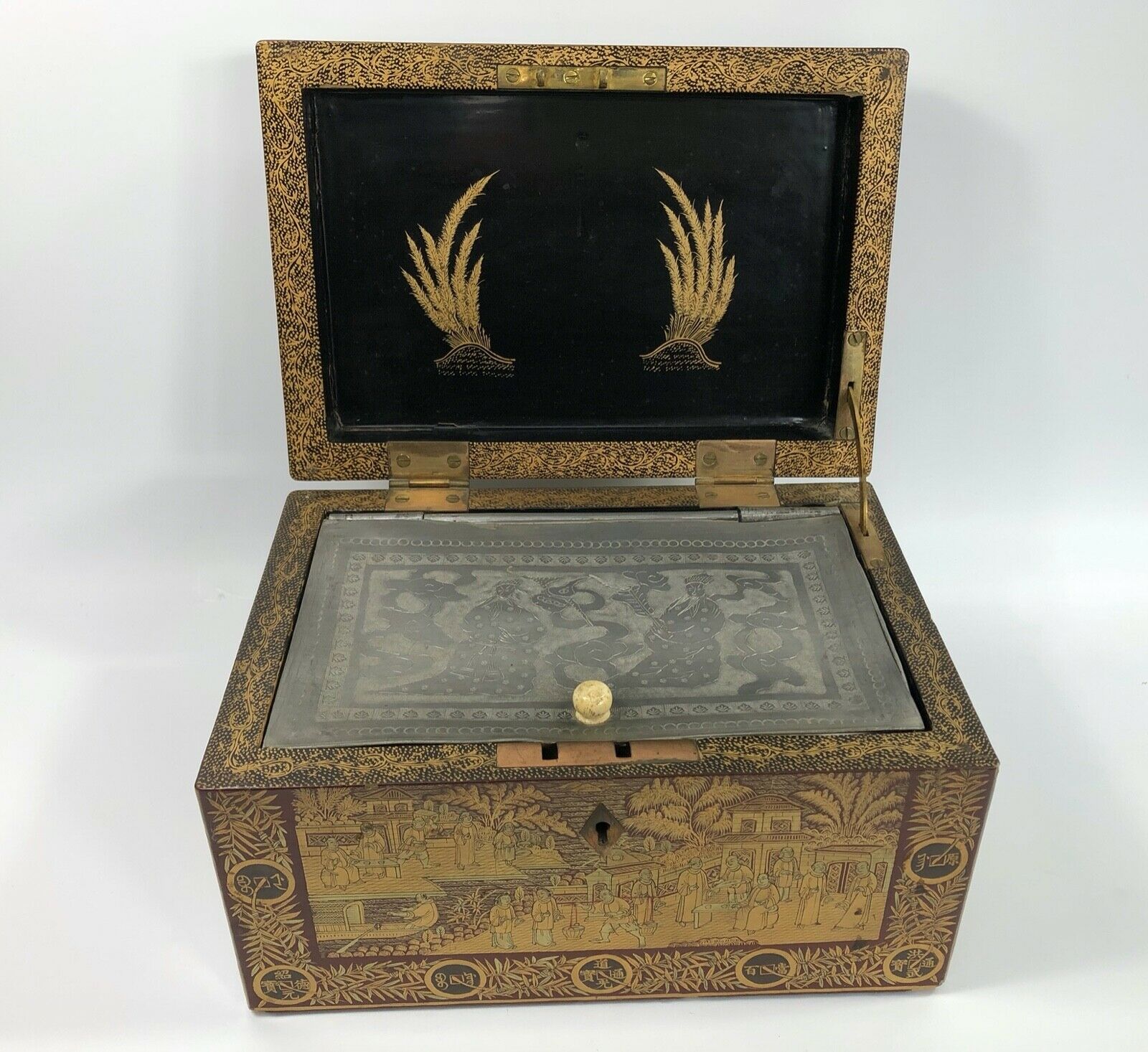 Box laque japan china a the with etain enhances or scene commerce19eme