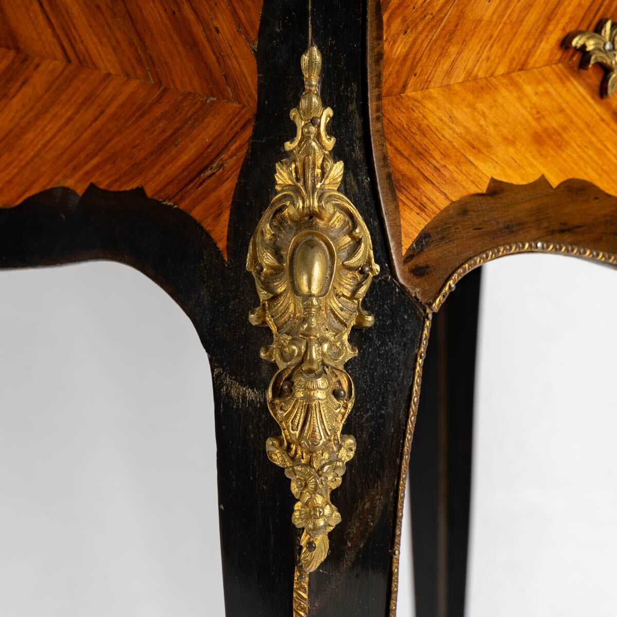 Blackened Natural Wood Worker - Rosewood Marquetry - Louis XV Style - Period: XIXth
