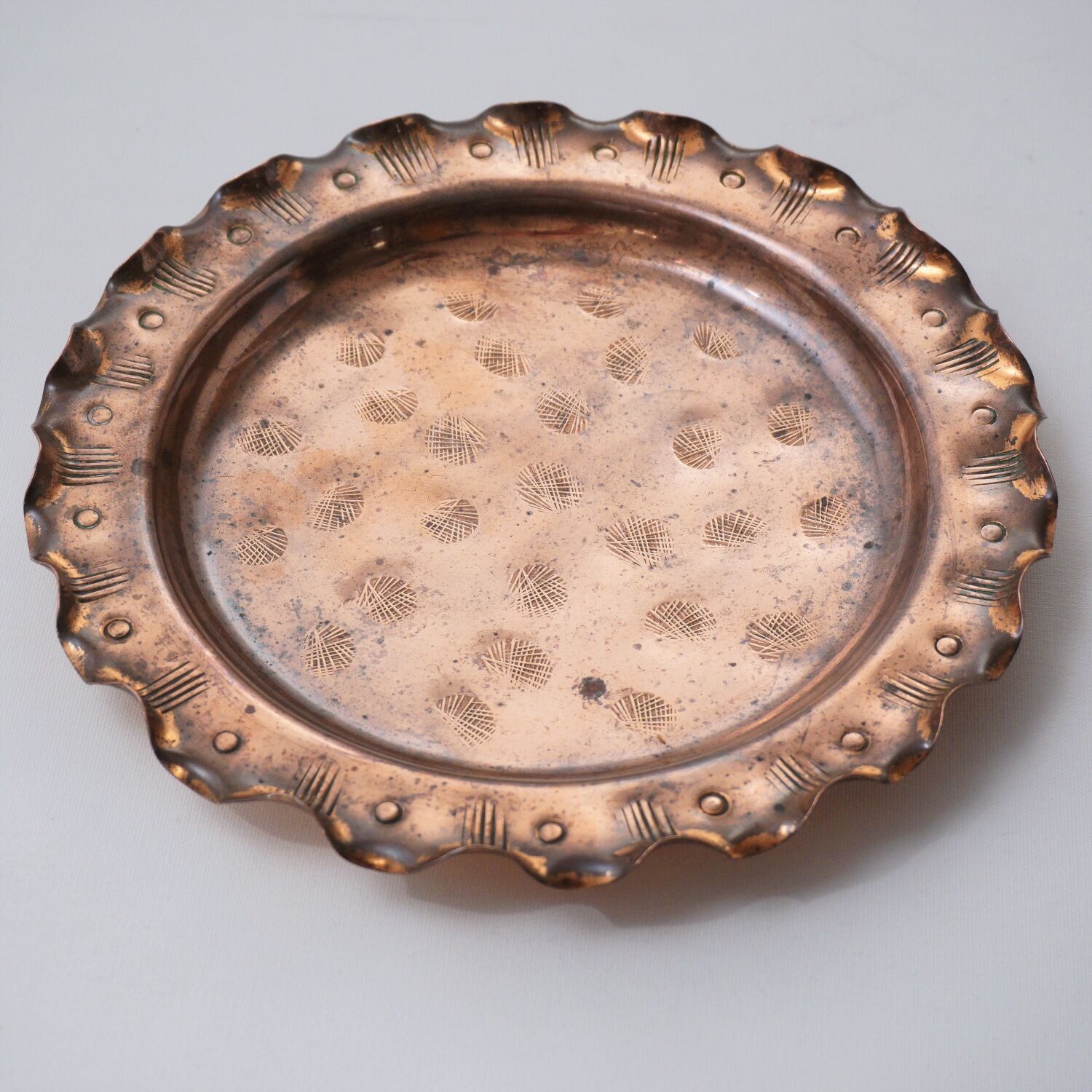 Présentoir de gâteaux Arts & Crafts style Townshends, fer et cuivre, années 1900 ca, anglais