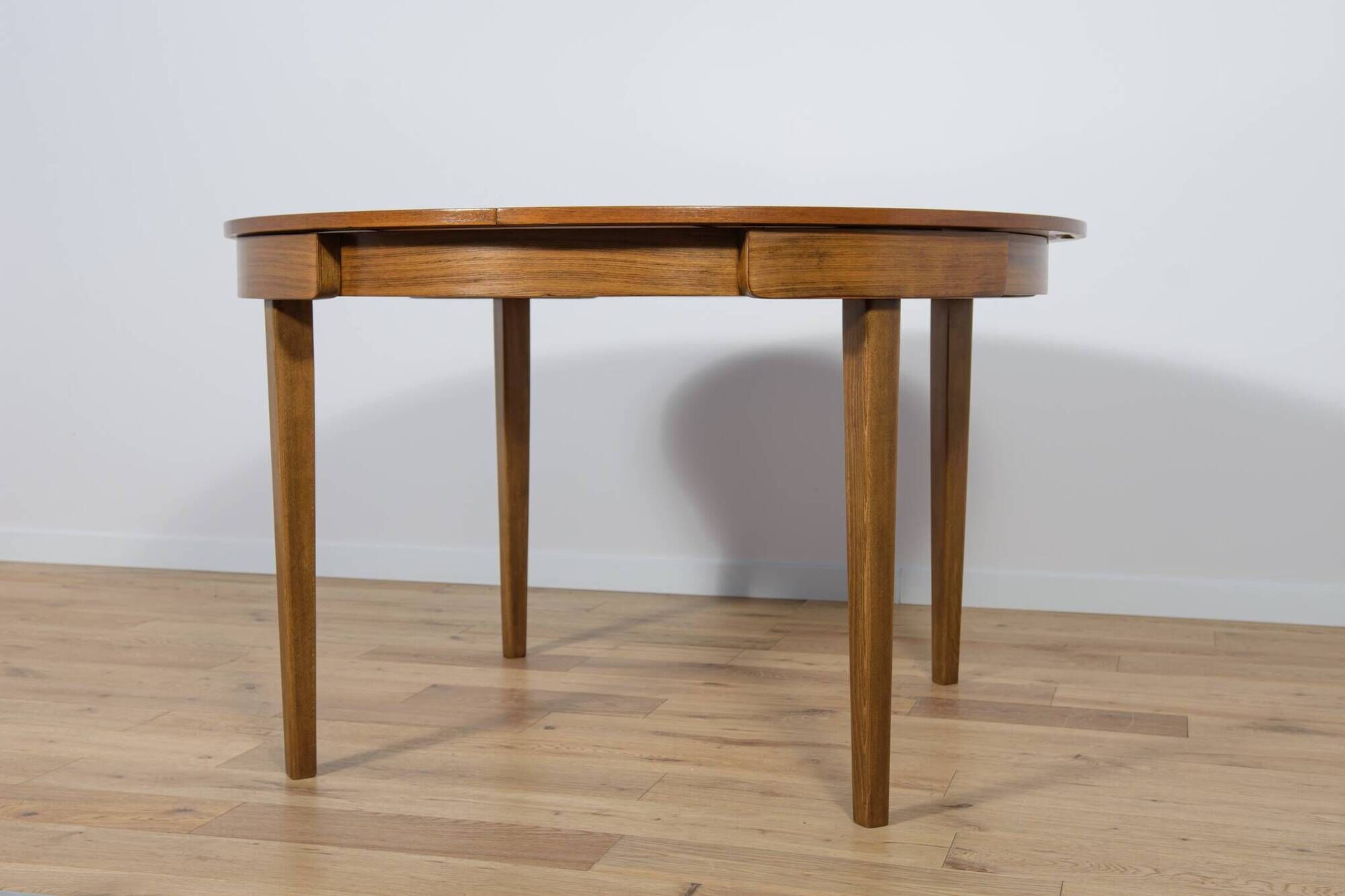 Mid-Century Round Extendable Dining Table and Chairs from McIntosh, 1960s, Set of 5