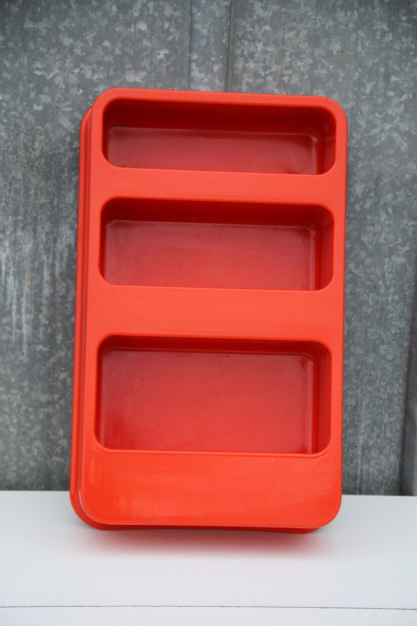 Plastic shelf design Jean Claude Maugirard, published by Formag, distributed by Prisunic