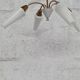 Lustre en laiton et opaline blanche