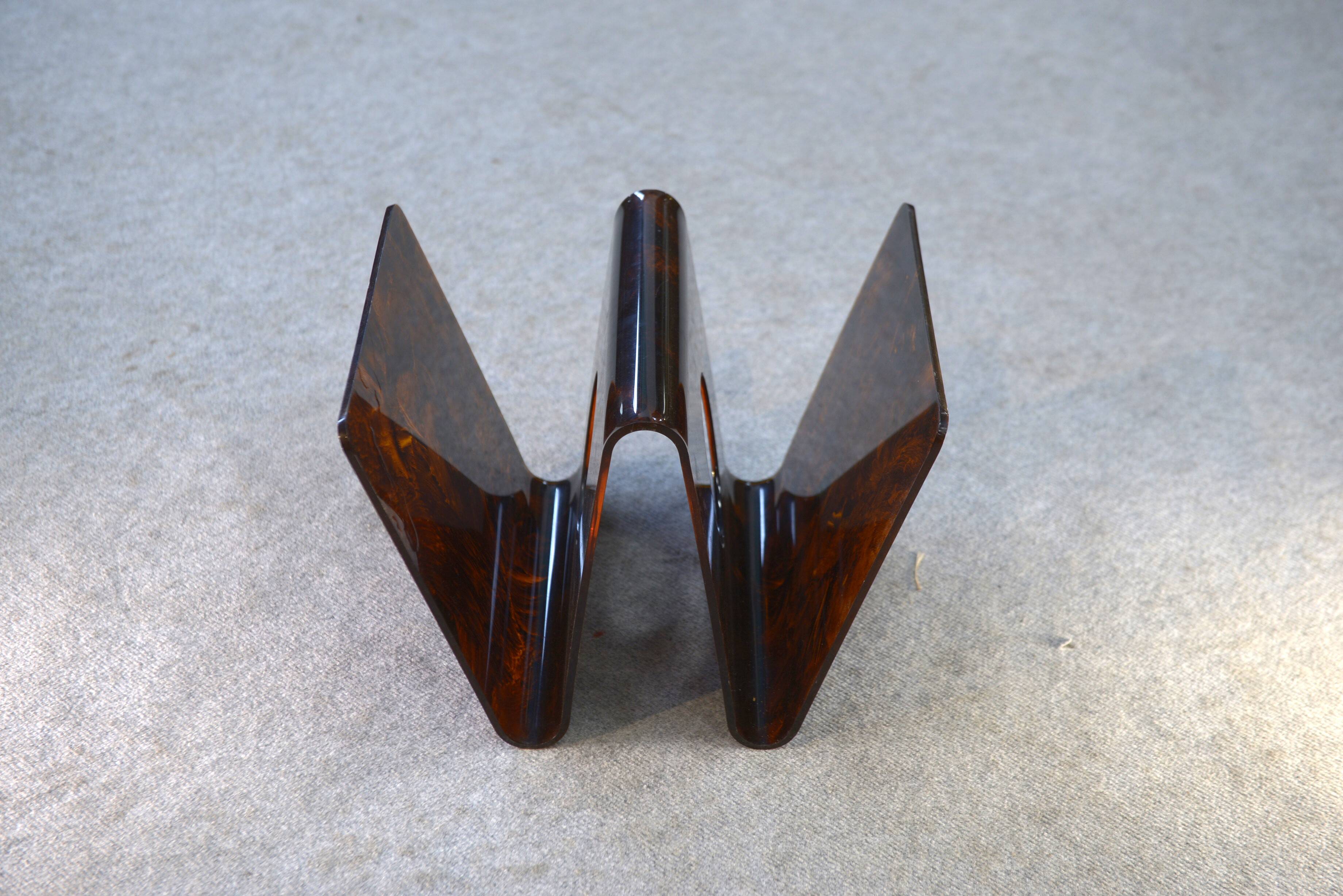 Design magazine rack in resin published by Alpac France 1970