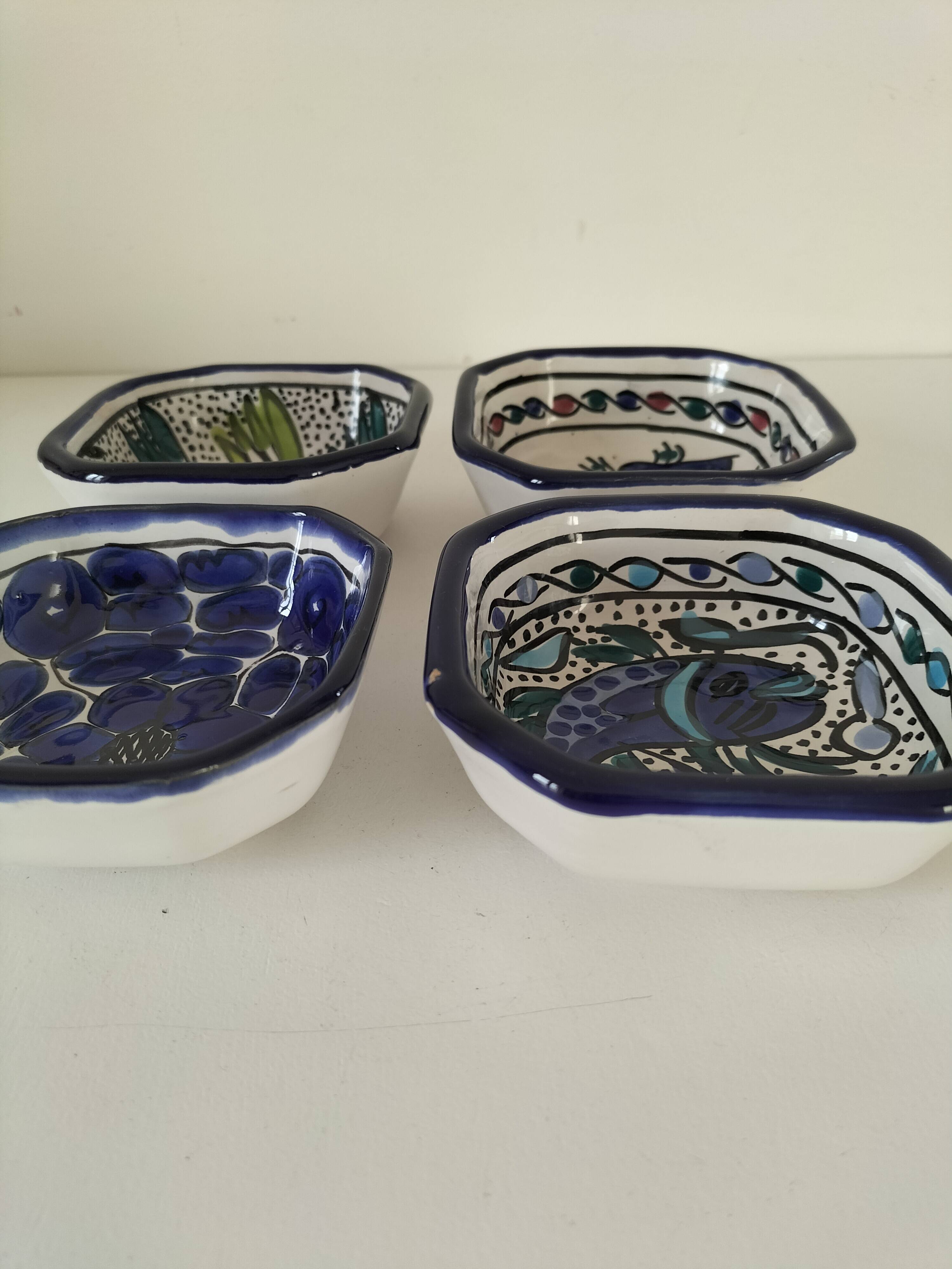 4 glazed earthenware bowls