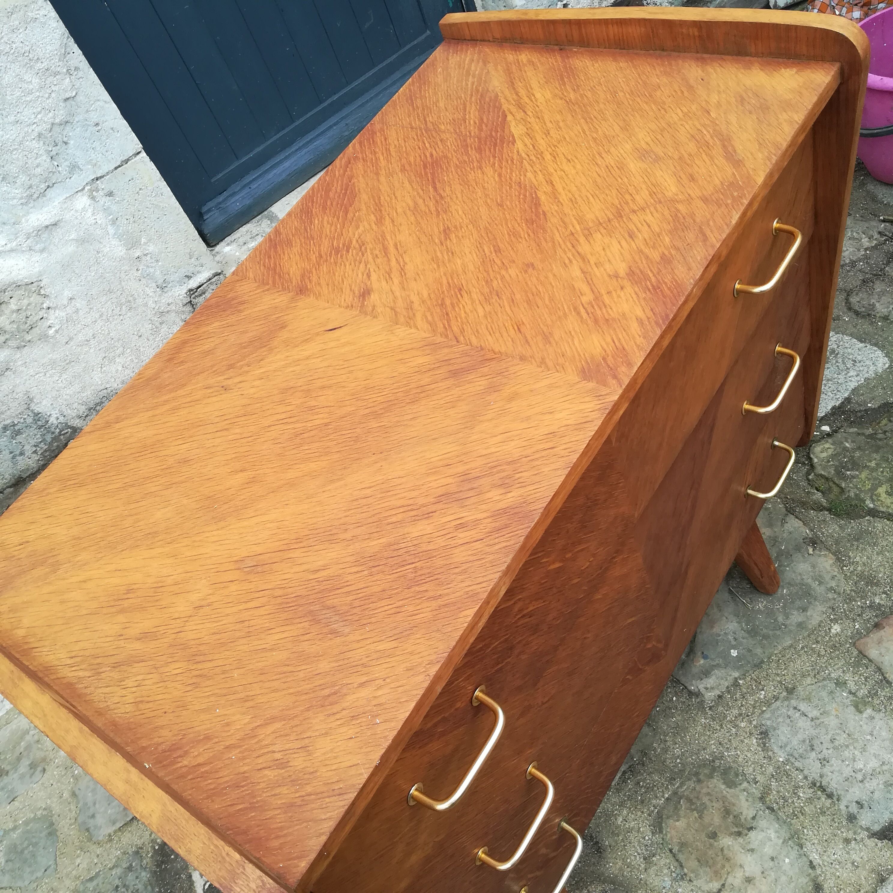 chest of drawers