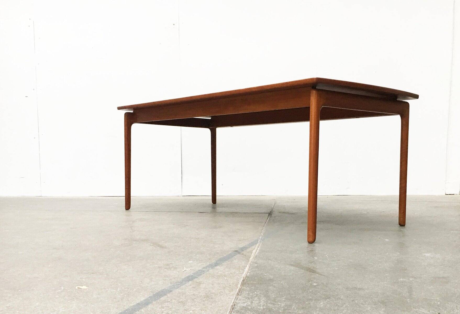 Mid-century teak coffee table by Ole Wanscher for Poul Jeppesens Møbelfabrik.