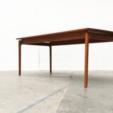 Mid-century teak coffee table by Ole Wanscher for Poul Jeppesens Møbelfabrik.