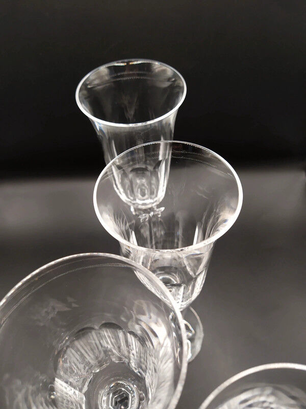 4 flûtes en cristal taillé