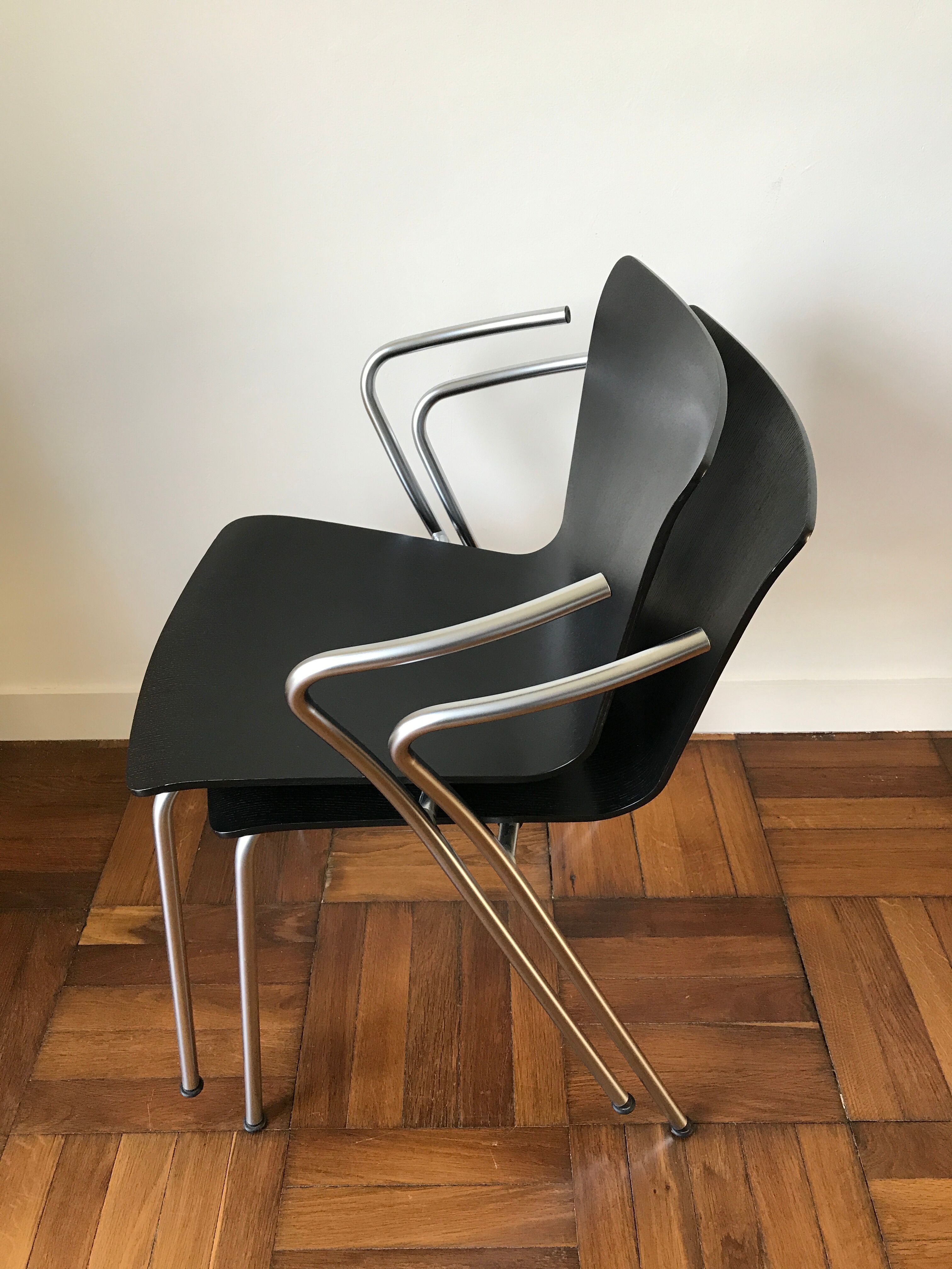 Pair of chairs Vicoduo designer Vico Magistretti
