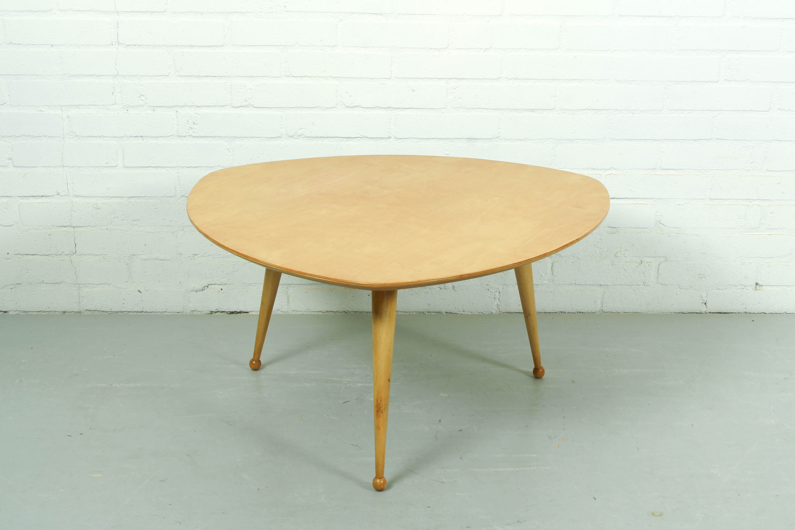 Kidney-shaped coffee table by Cees braakman for UMS Pastoe