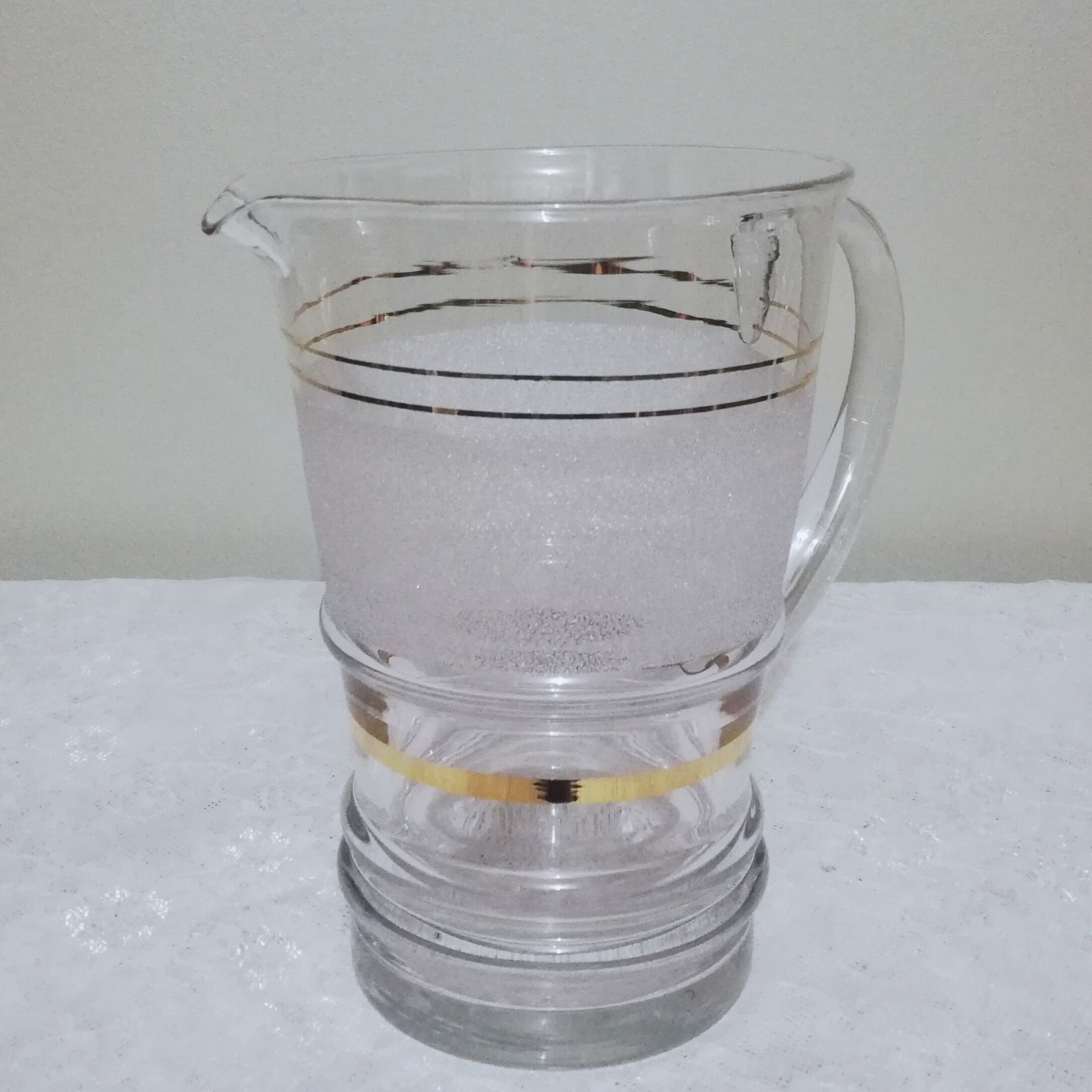 Pitcher in frosted glass and gilding 1 liter