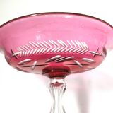 Coupe en verre rose taillé