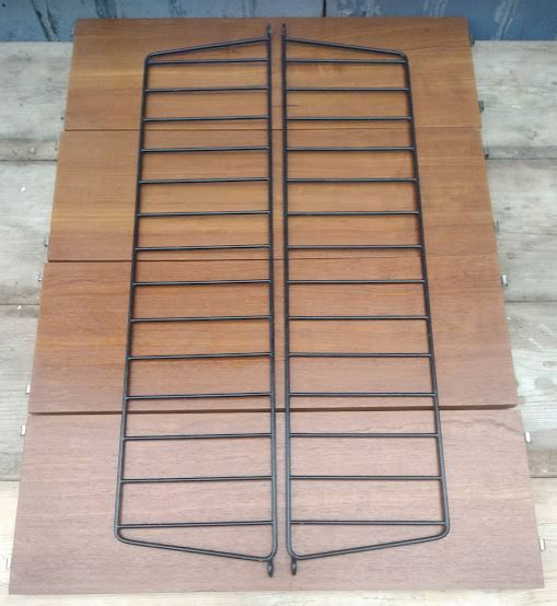 Wall shelf in Teak veneer and black metal, Nisse Strinning, 60s