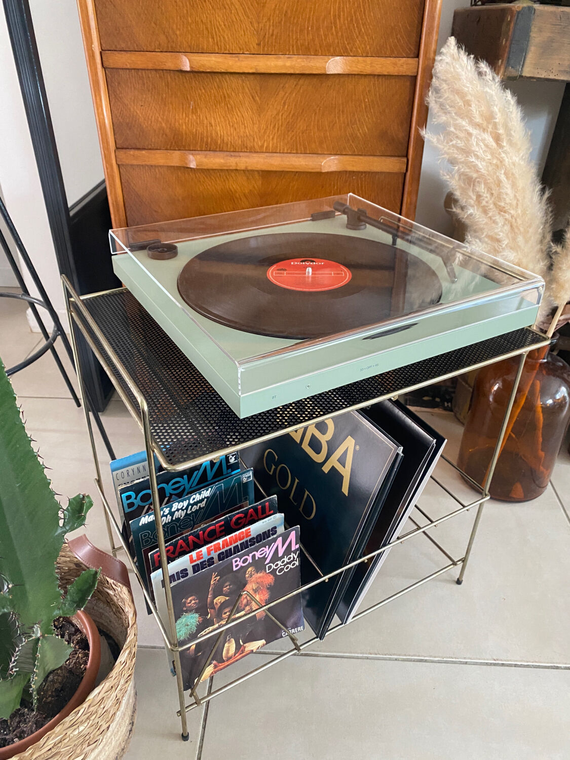 Vintage vinyl table