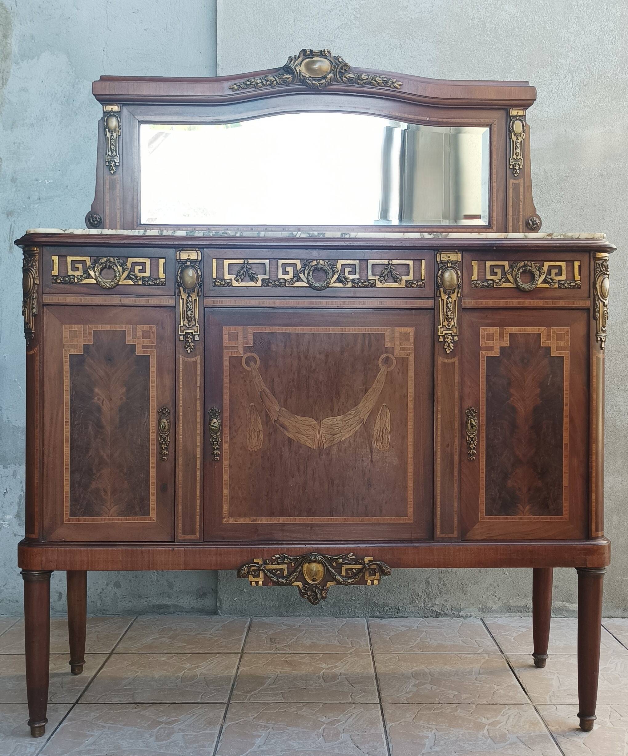 Buffet desserte Louis XVI en placage d'acajou et marqueterie de bois précie