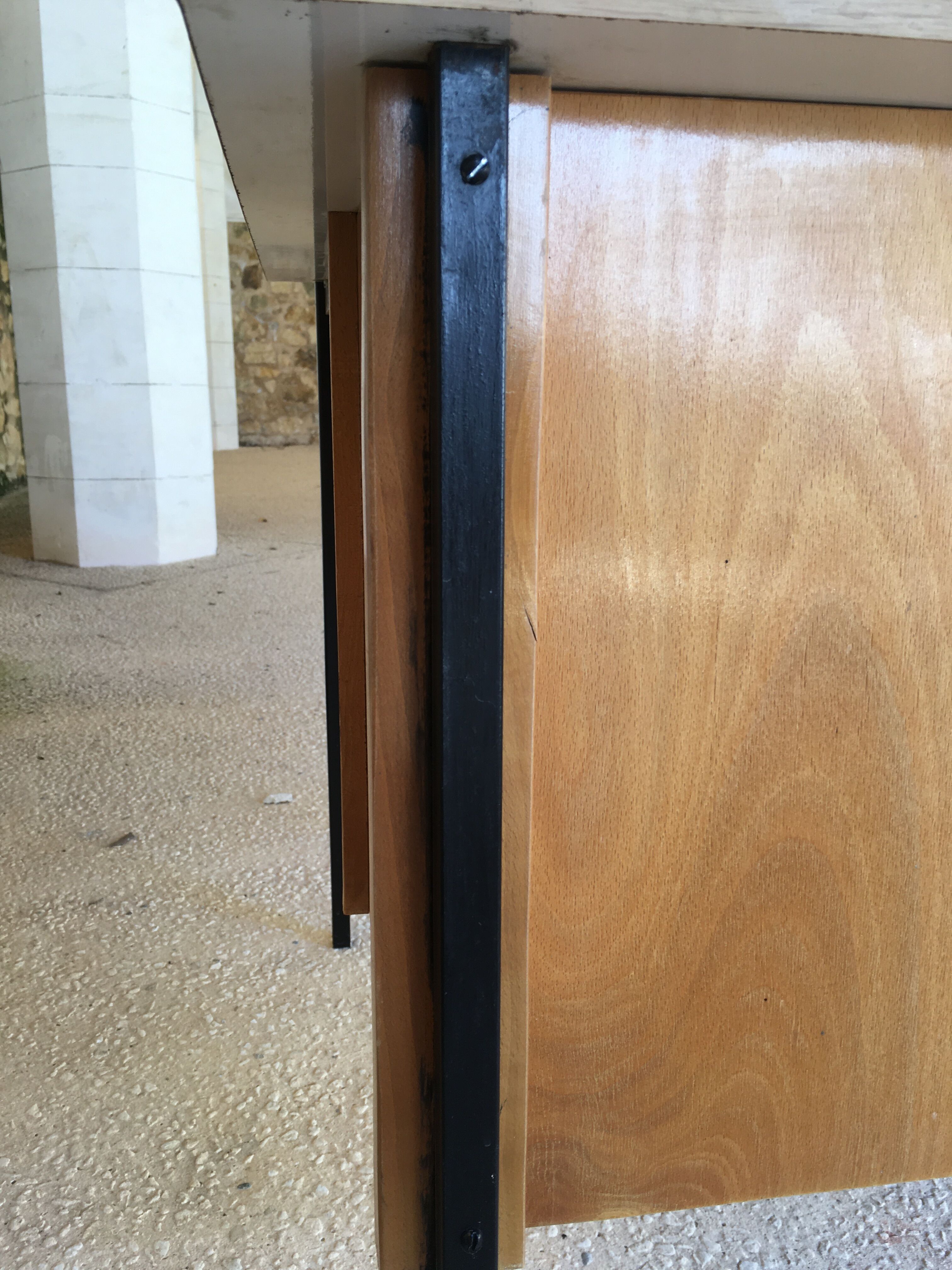 Desk with drawers and tubular metal feet