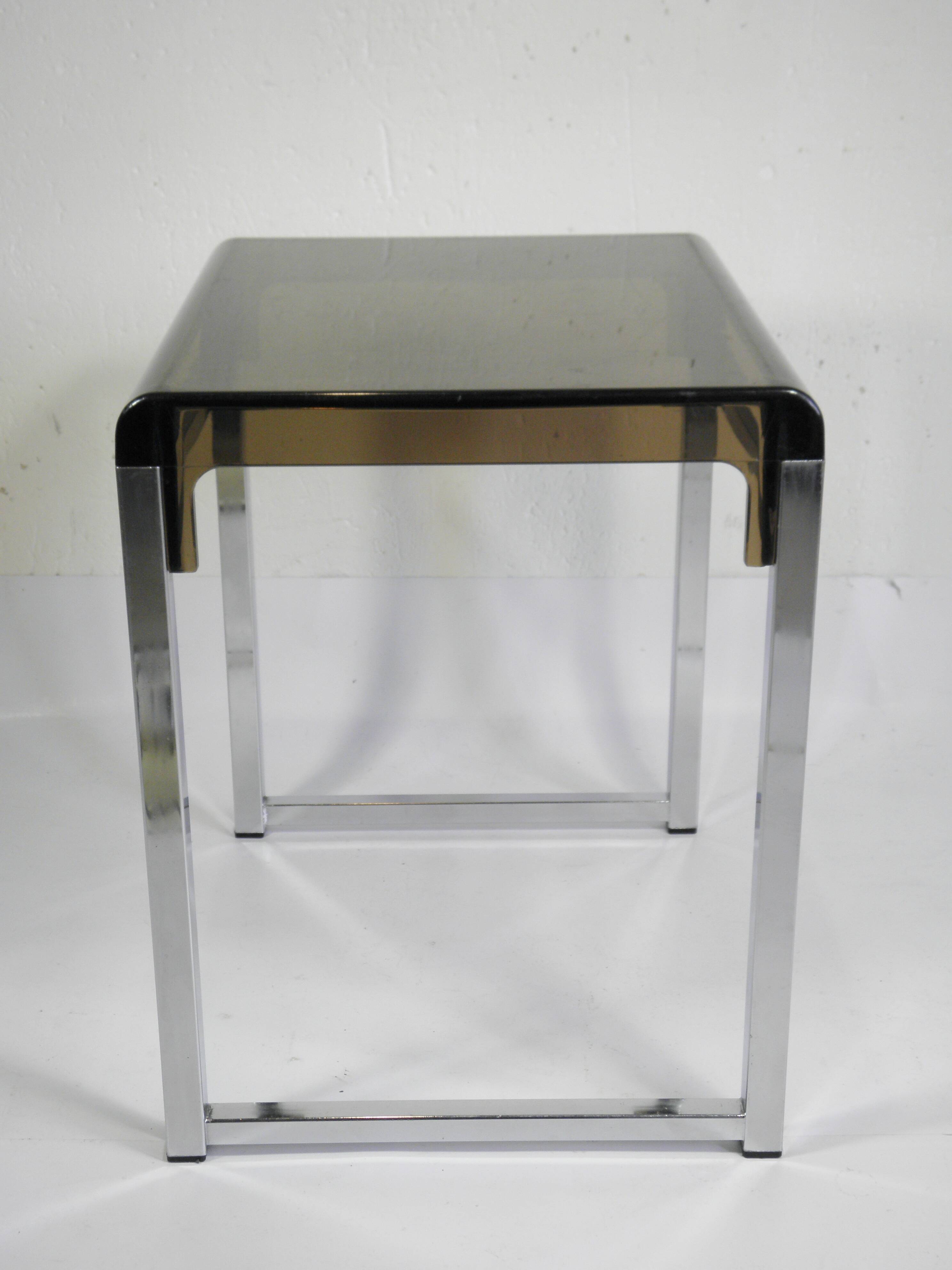 Table basse plexiglas et chrome - design 1970