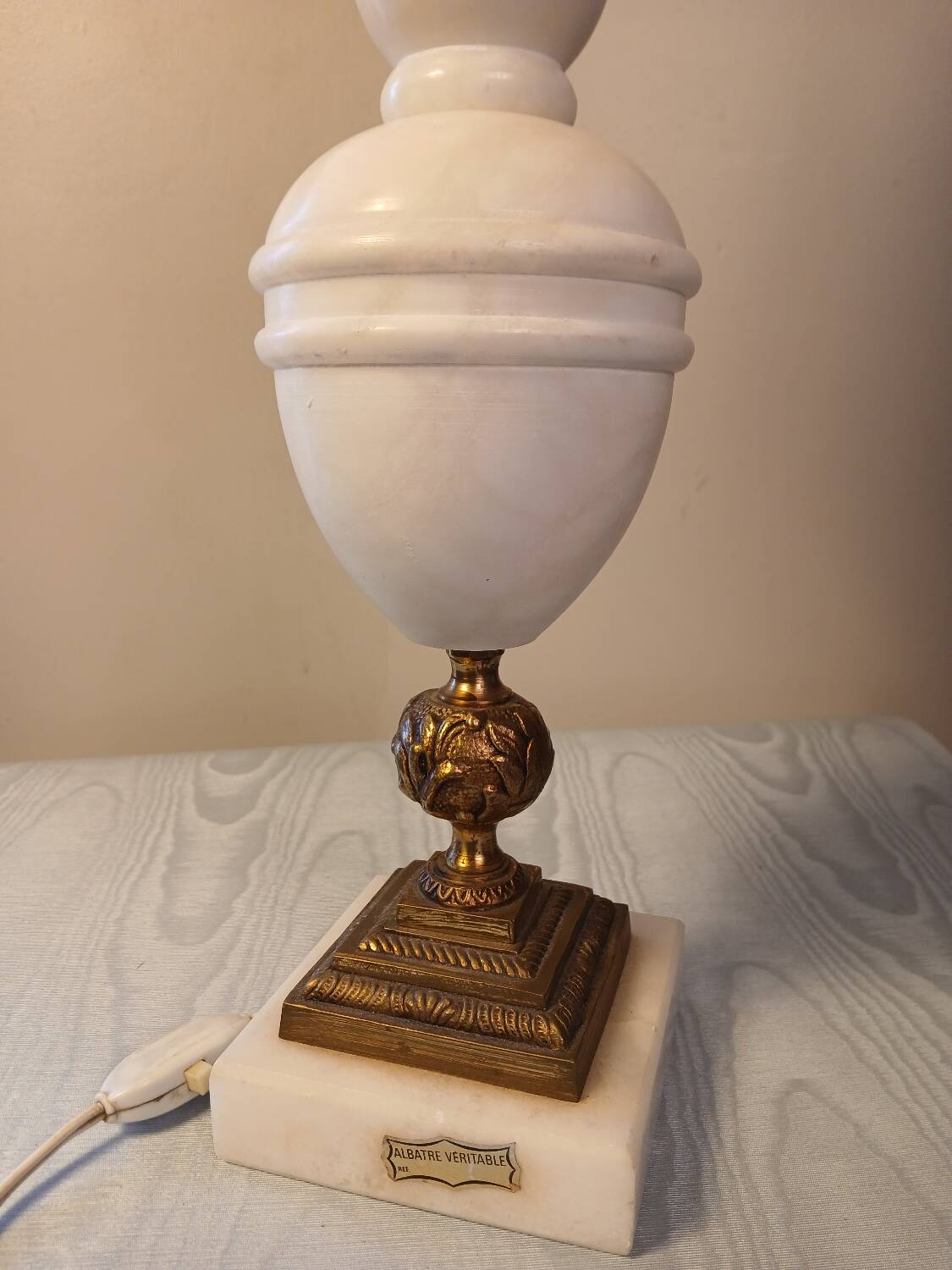 Vintage table lamp in alabaster and brass