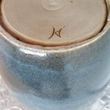 Vase en grès émaillé bleu signé