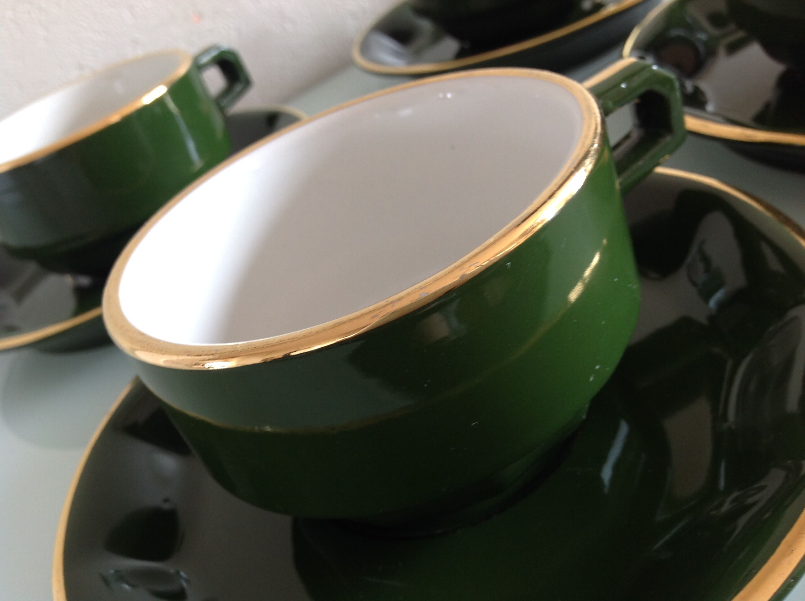 Suite of six green cups with saucers bistro /vintage style 60-70