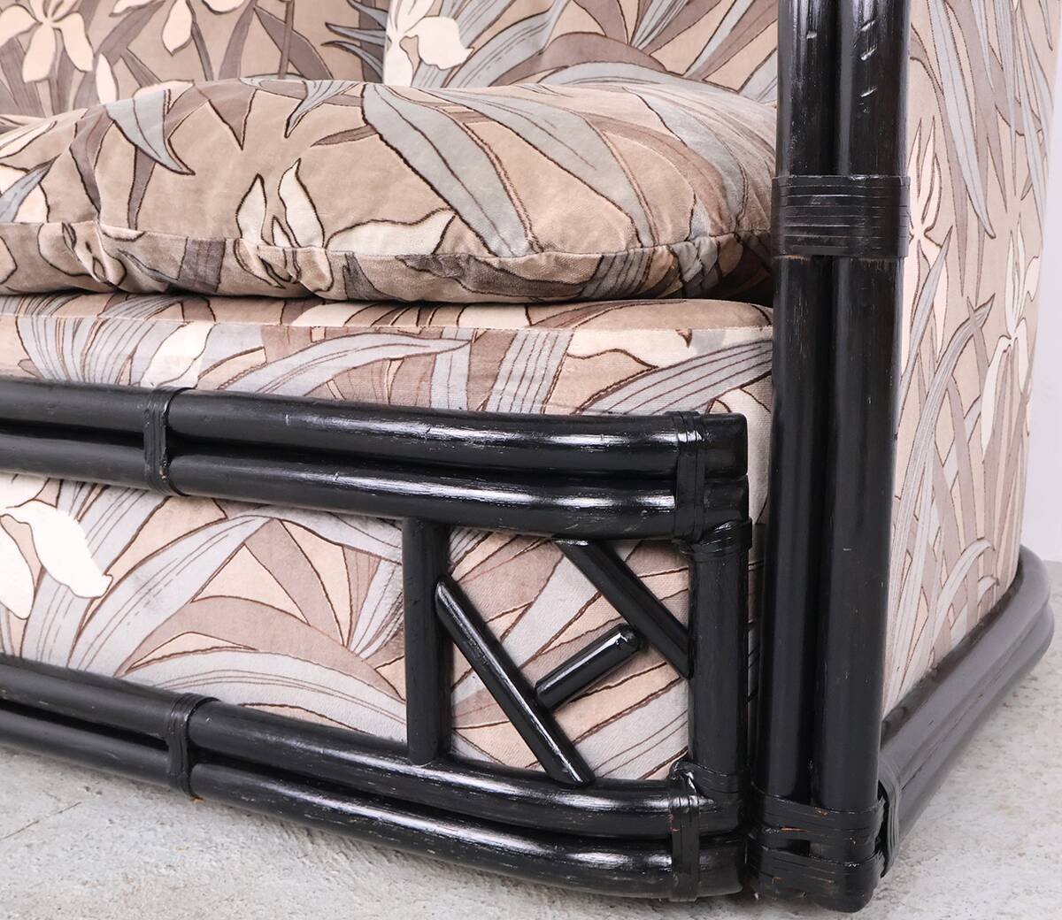 Sofa vintage en bambou 2 places avec tissu en velours floral, années 1970.