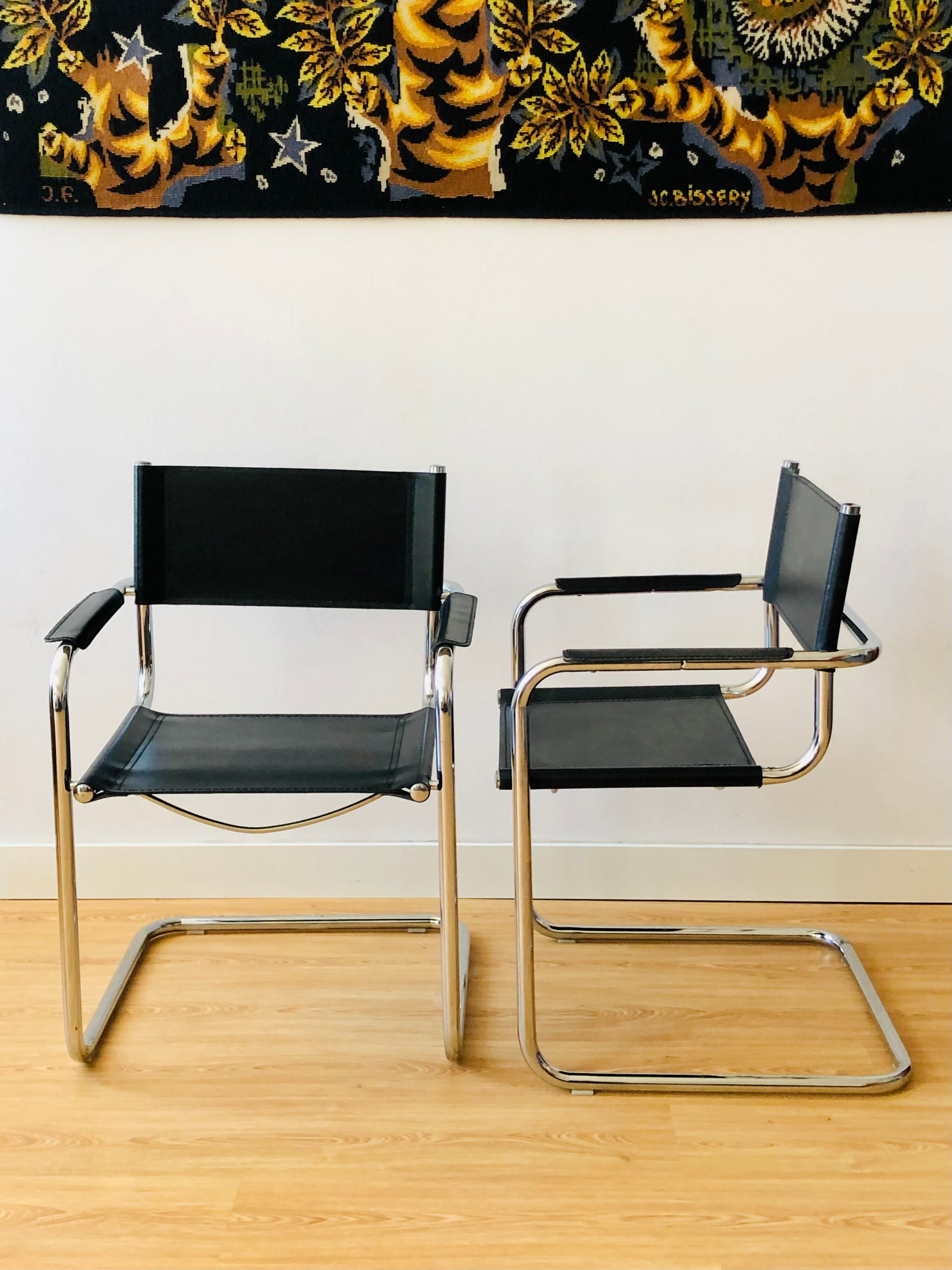 Pair of tubular armchairs in metal and leather Style Marcel Breuer
