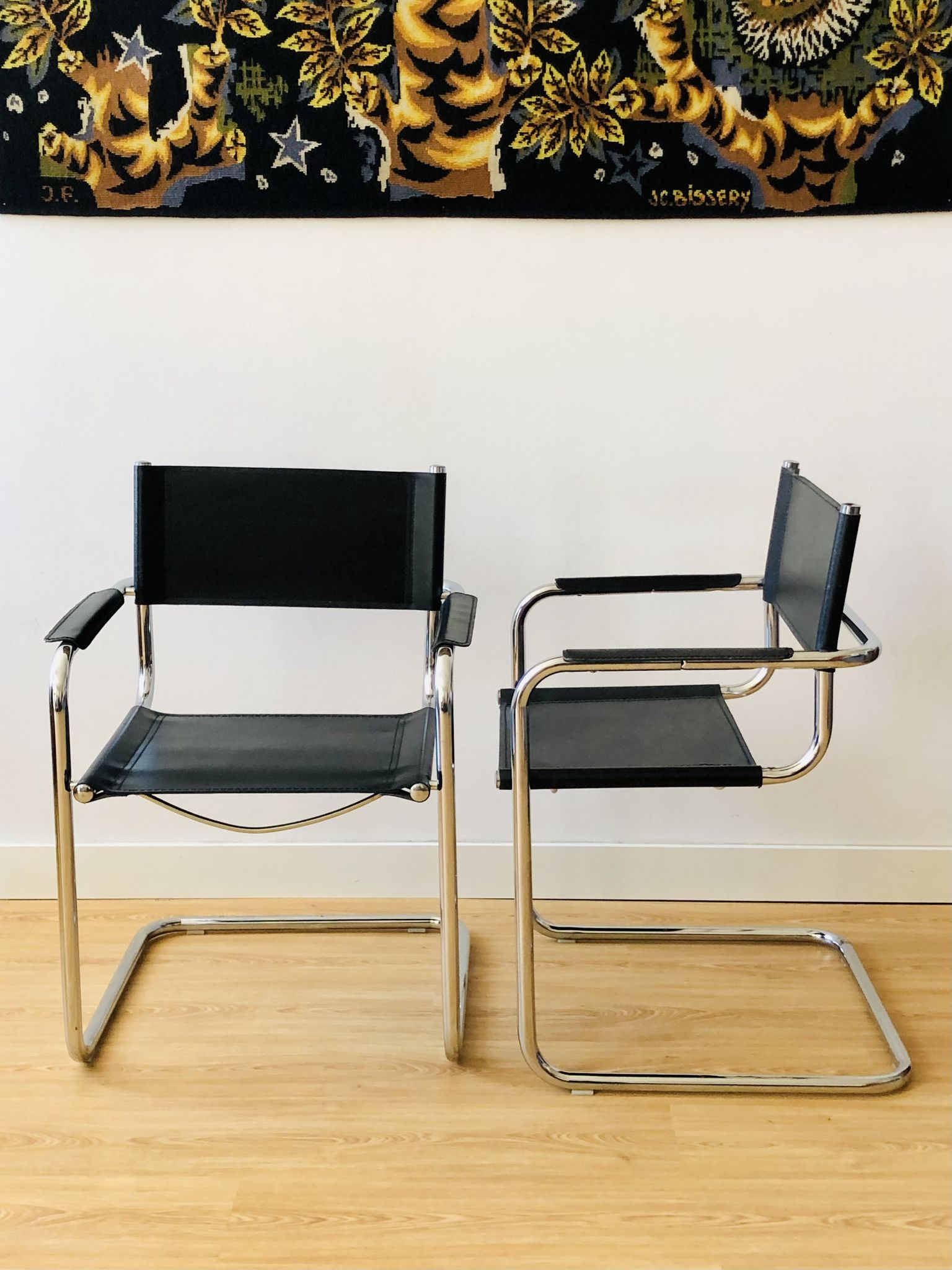 Pair of tubular armchairs in metal and leather Style Marcel Breuer