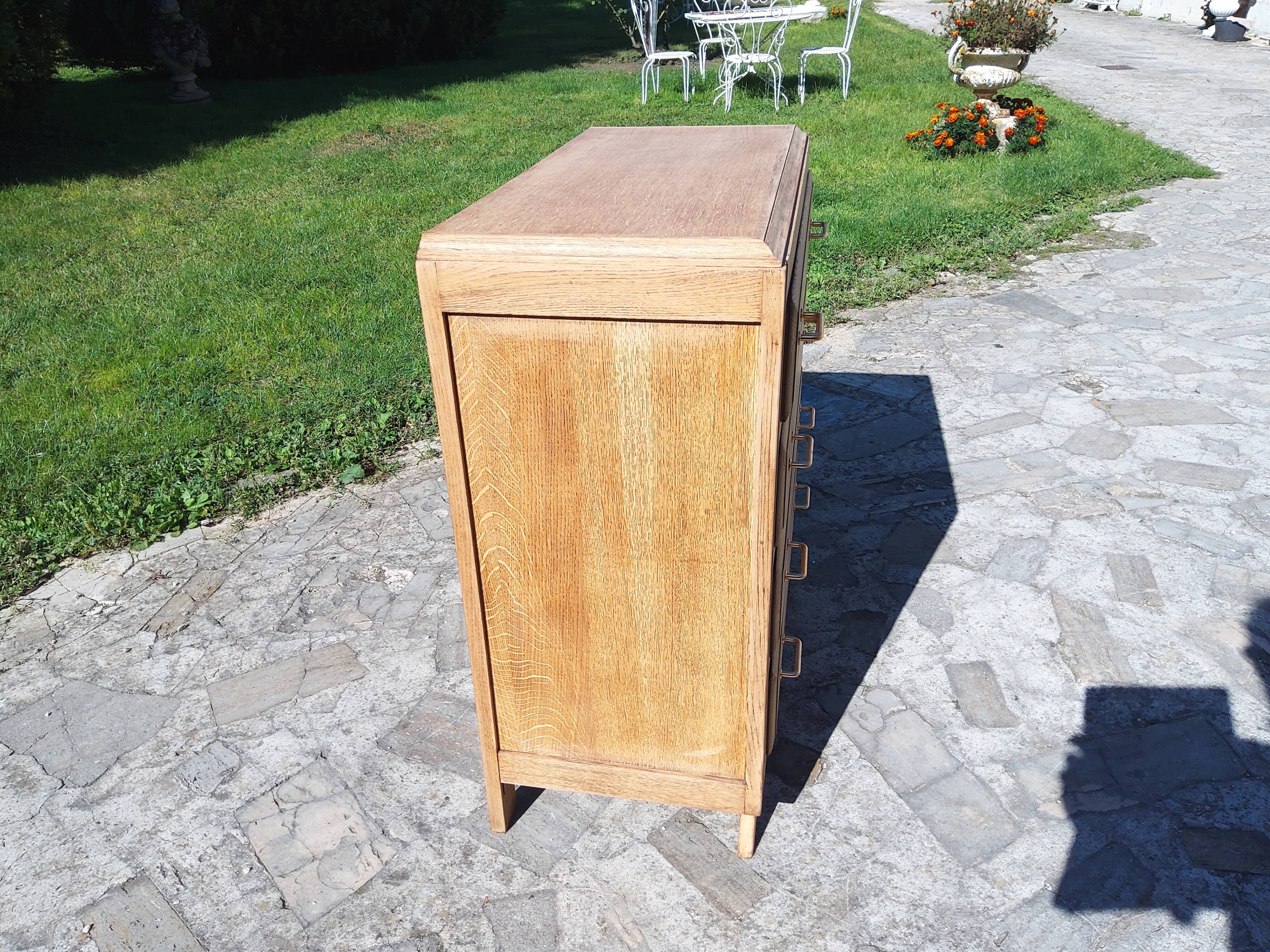Compass-legged chest of drawers
