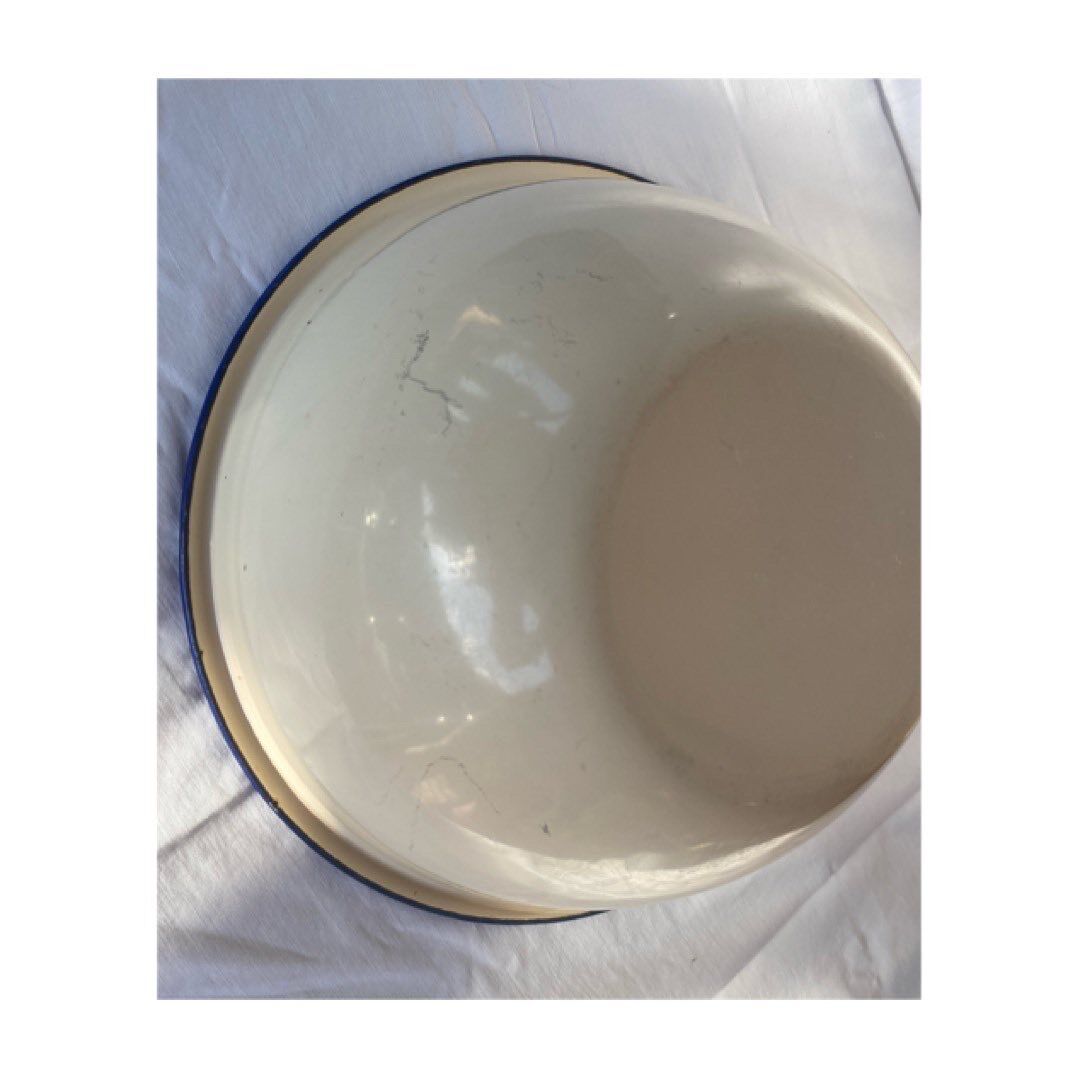Enamelled sheet metal bowl