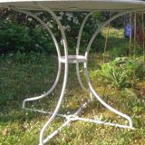 Metal garden round table