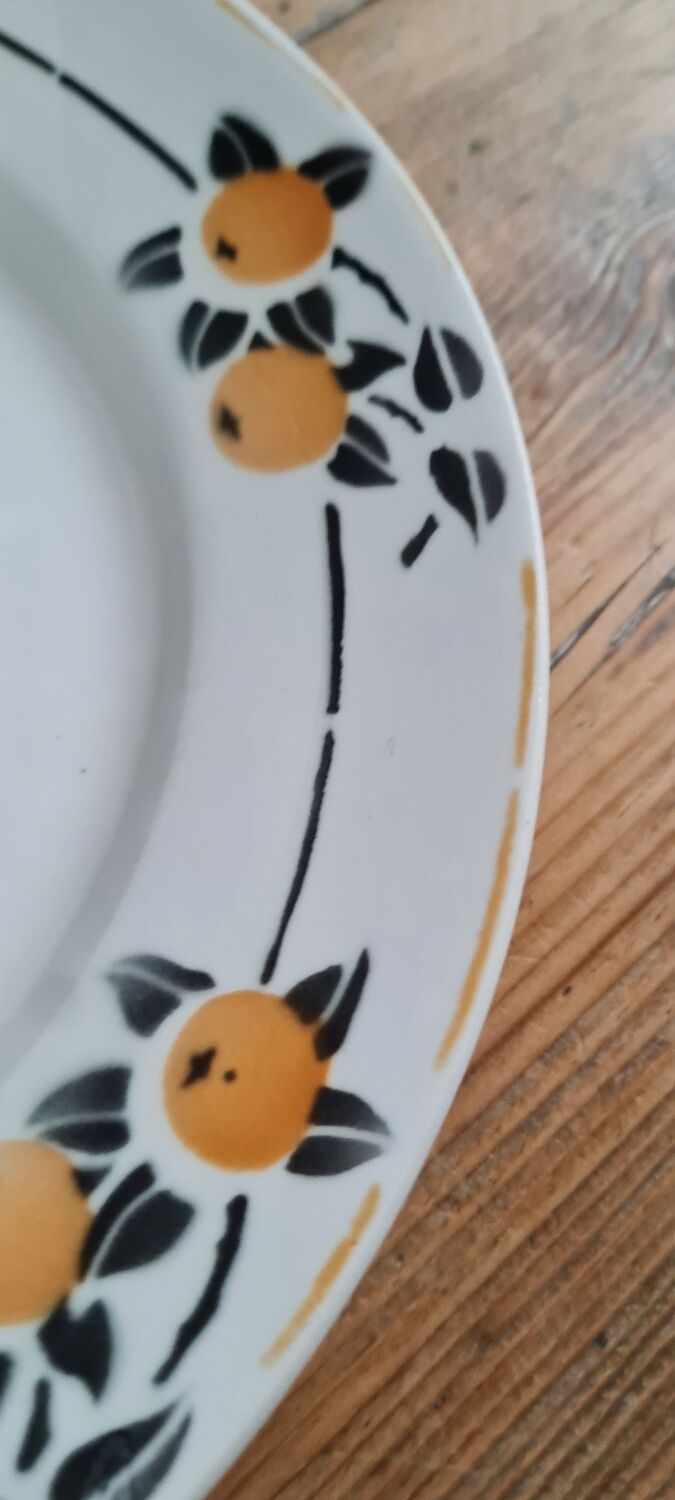 Service of 7 plates in earthenware