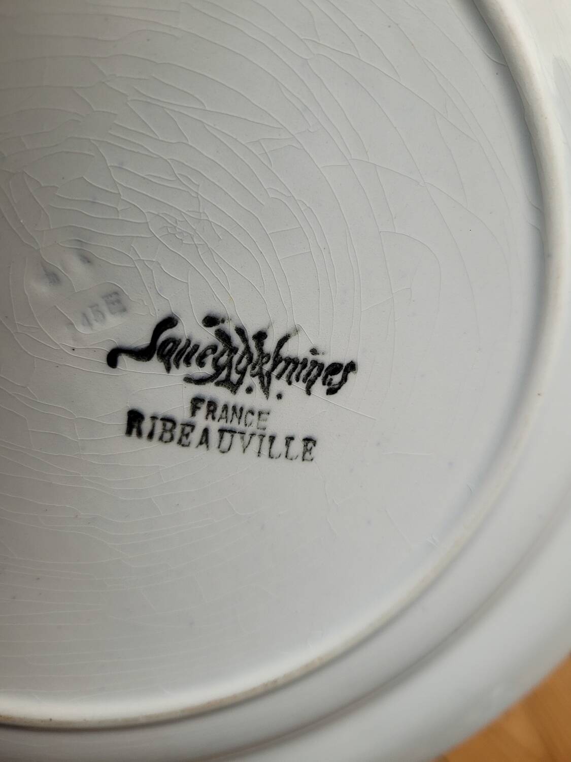Large Ribeauville presentation plate from Sarreguemines