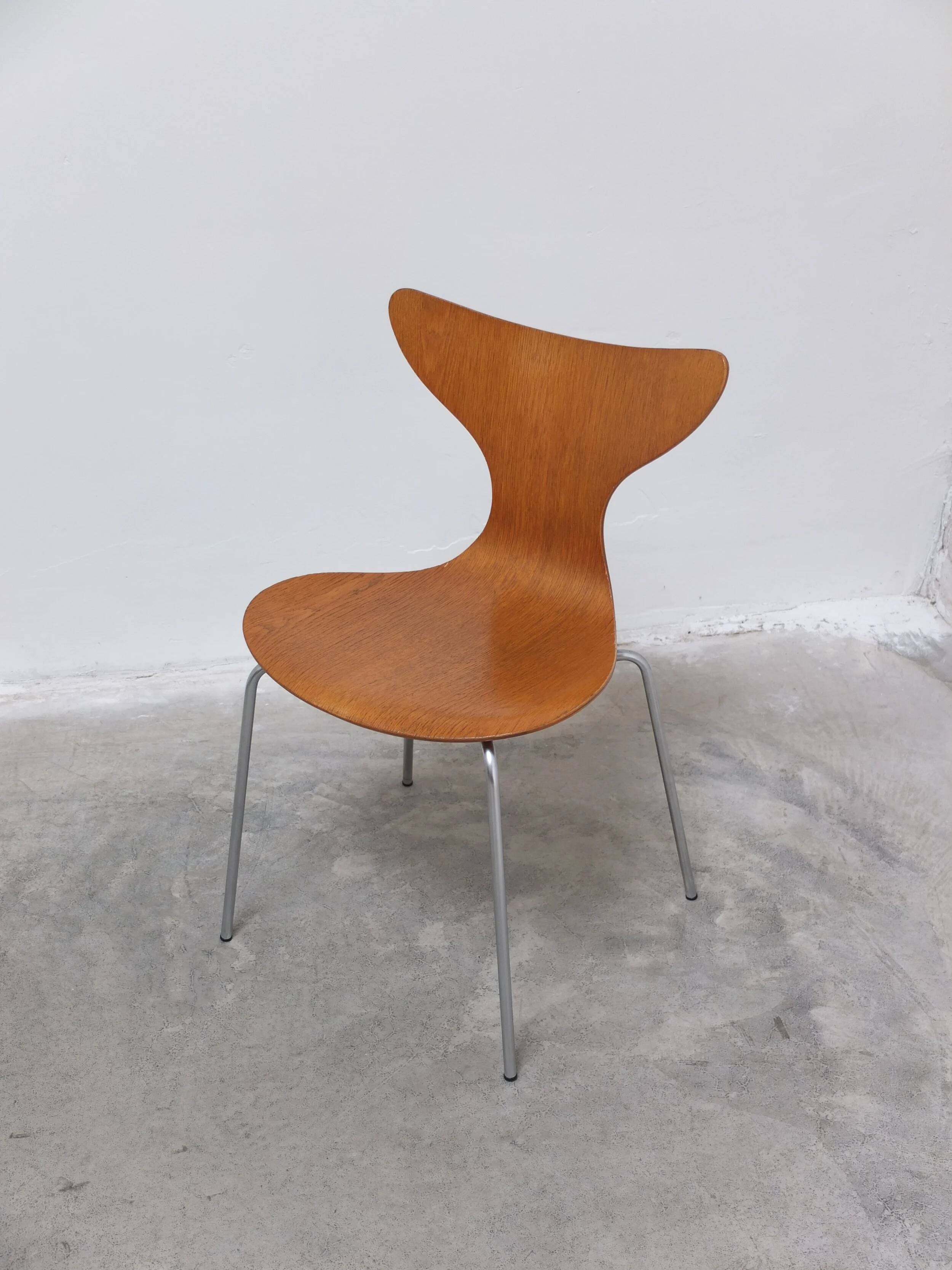1st edition set of 4 'Lily' chairs in oak by Arne Jacobsen for Fritz Hansen, 1969