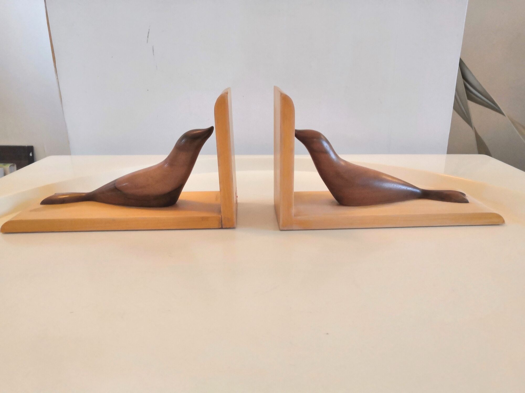 Paire de serre livres aux otaries design années 70