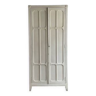 Armoire parisienne
