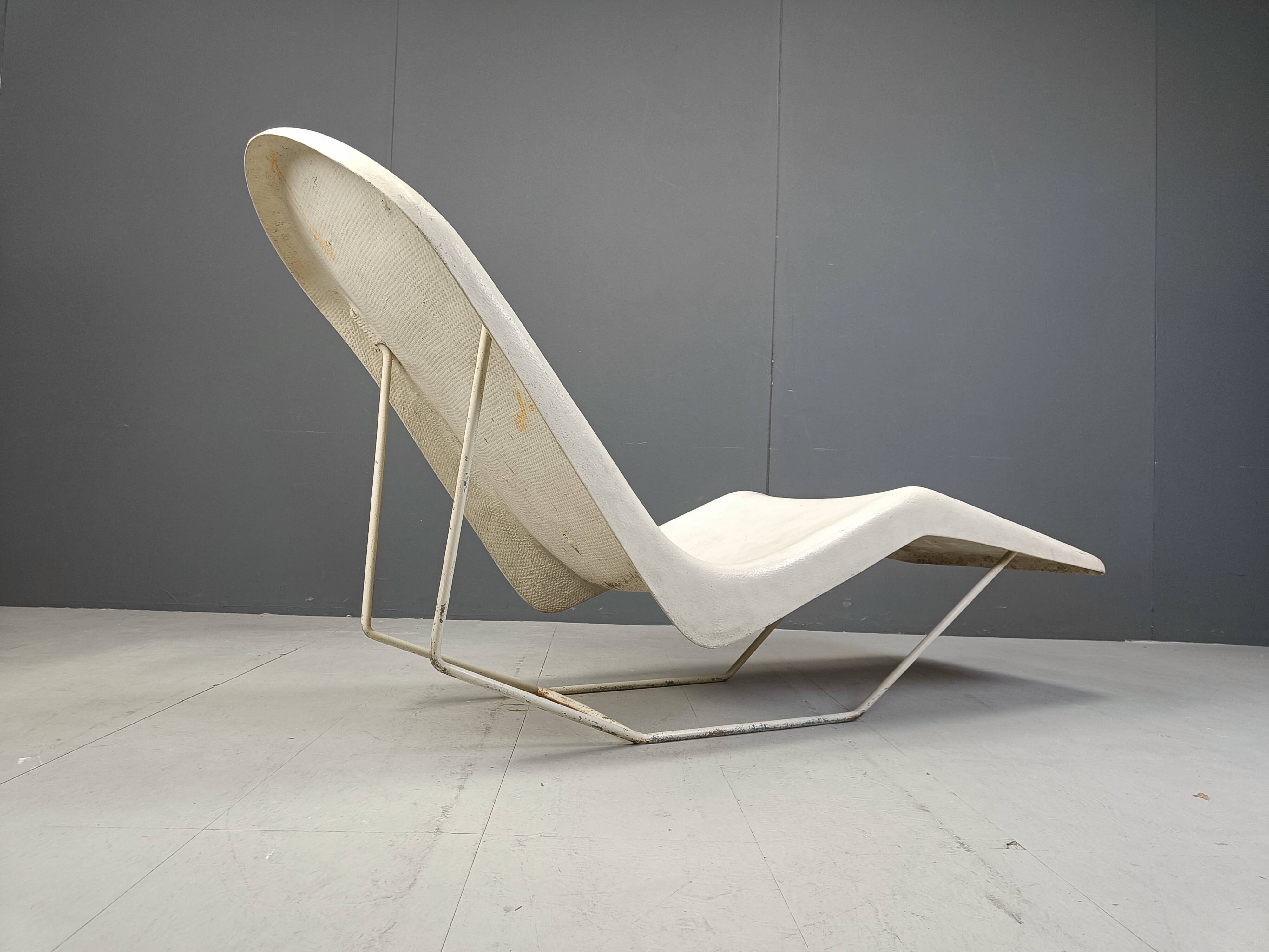 Mid-century fiberglass chaise longue, 1960s