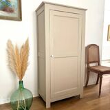 Small Parisian Wardrobe