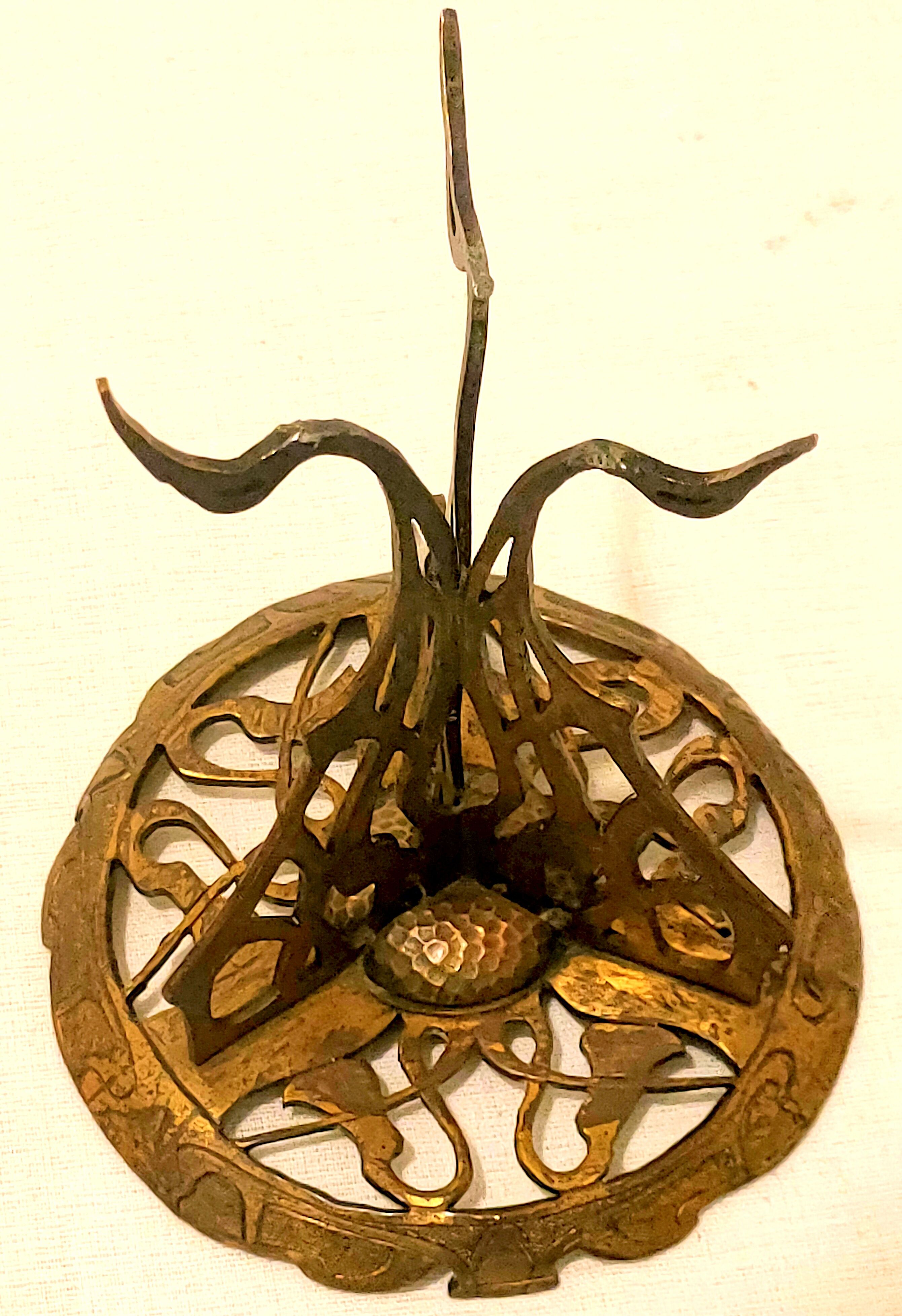 Art-Nouveau ring in glass paste on bronze frame in perfect condition