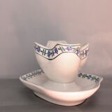 Saucière ancienne française blanche et bleue, en porcelaine opaque, à motif de fleurs bleues