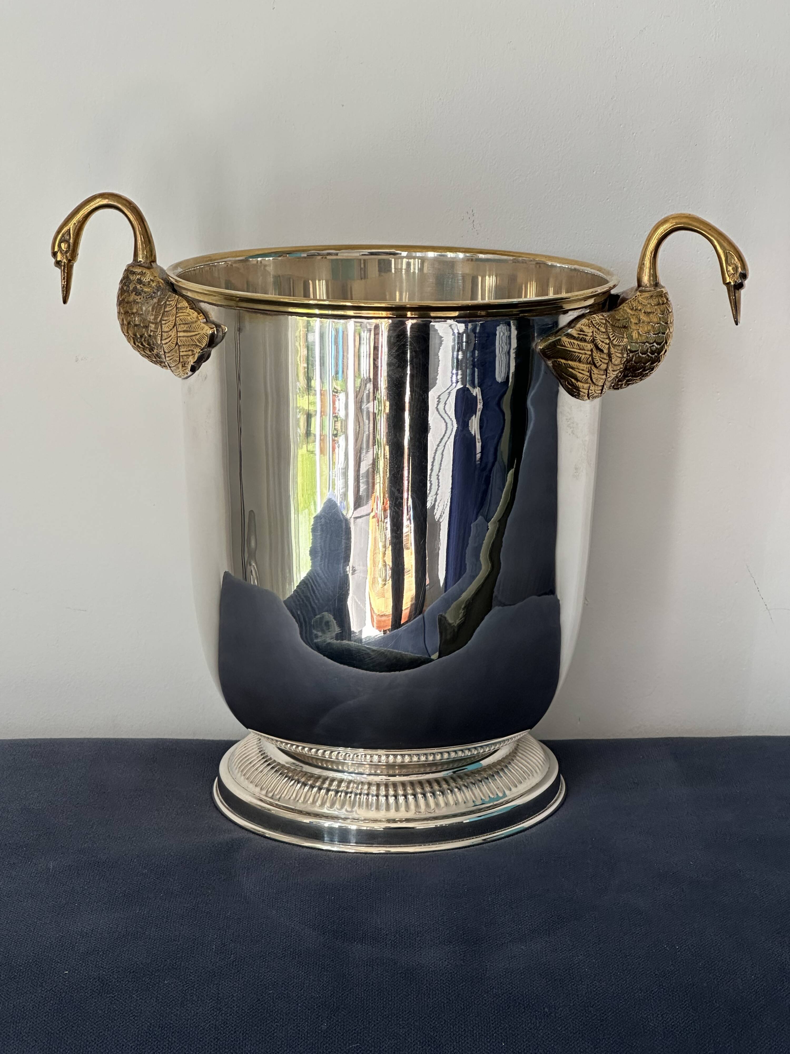Champagne bucket with swans, in silver and gold metal, attributed to Christofle, 1940/1950