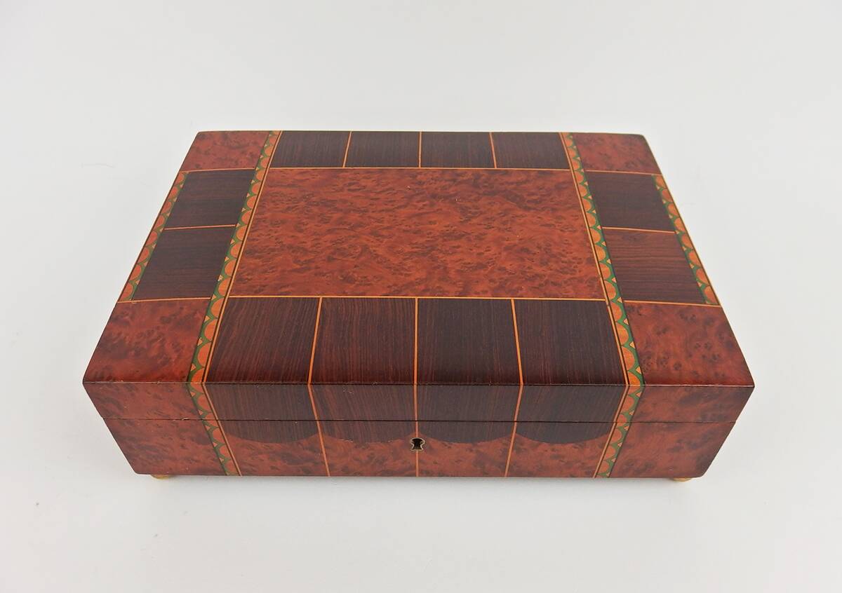 Cigar humidor box