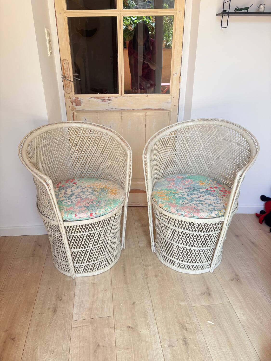 Set of 2 Vintage White Rattan Armchairs – 1970s
