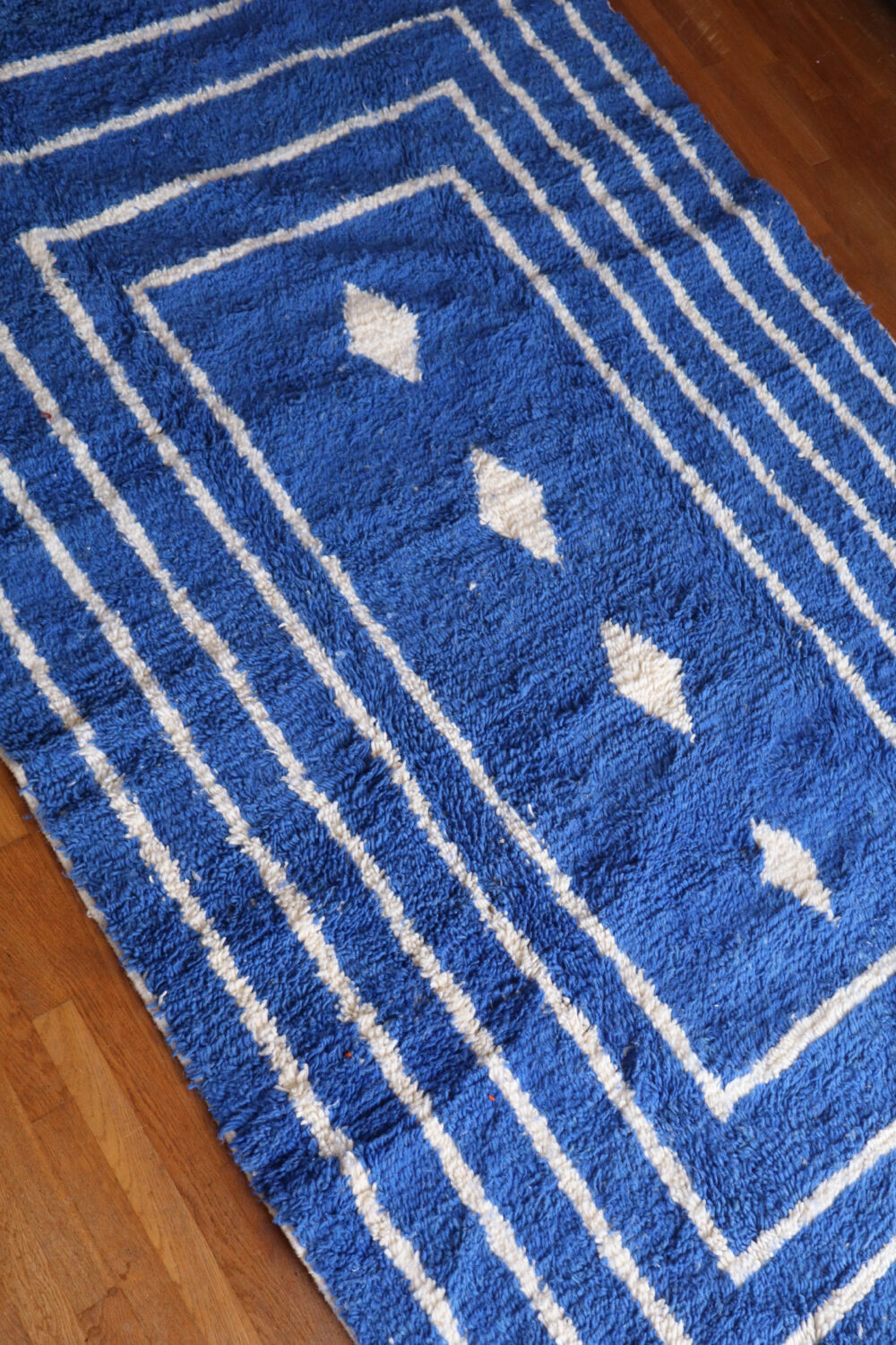 Klein blue and white Moroccan Berber rug