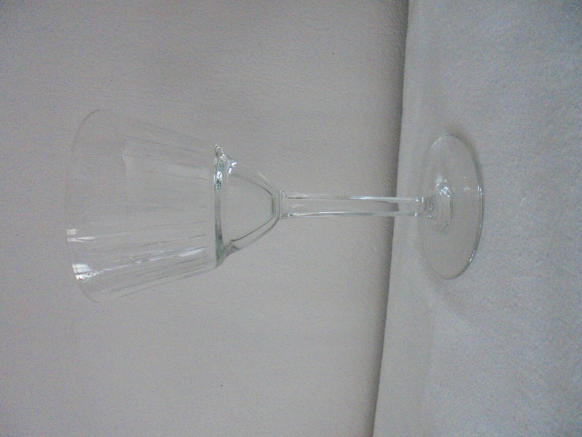 Lot B 6 glasses of chiseled crystal wine Height 15.5 cm Diameter edge sup. 8 cm