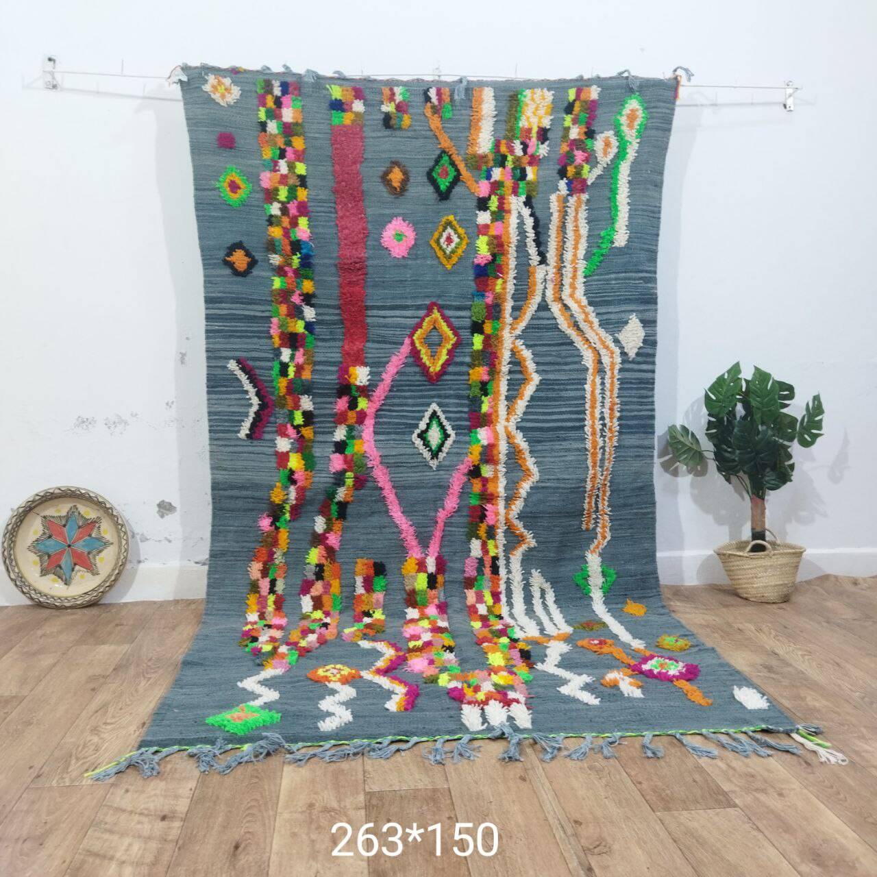 Azilal Berber rug in handmade wool 263 X 150 CM