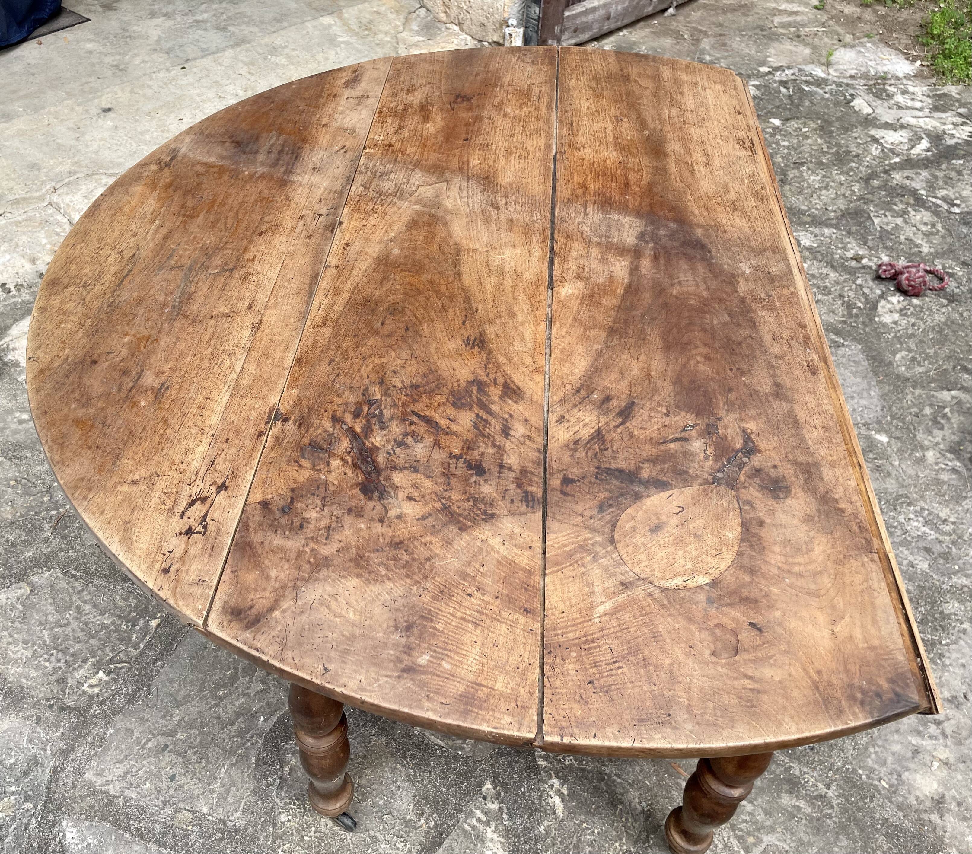 Table ronde louis philippe