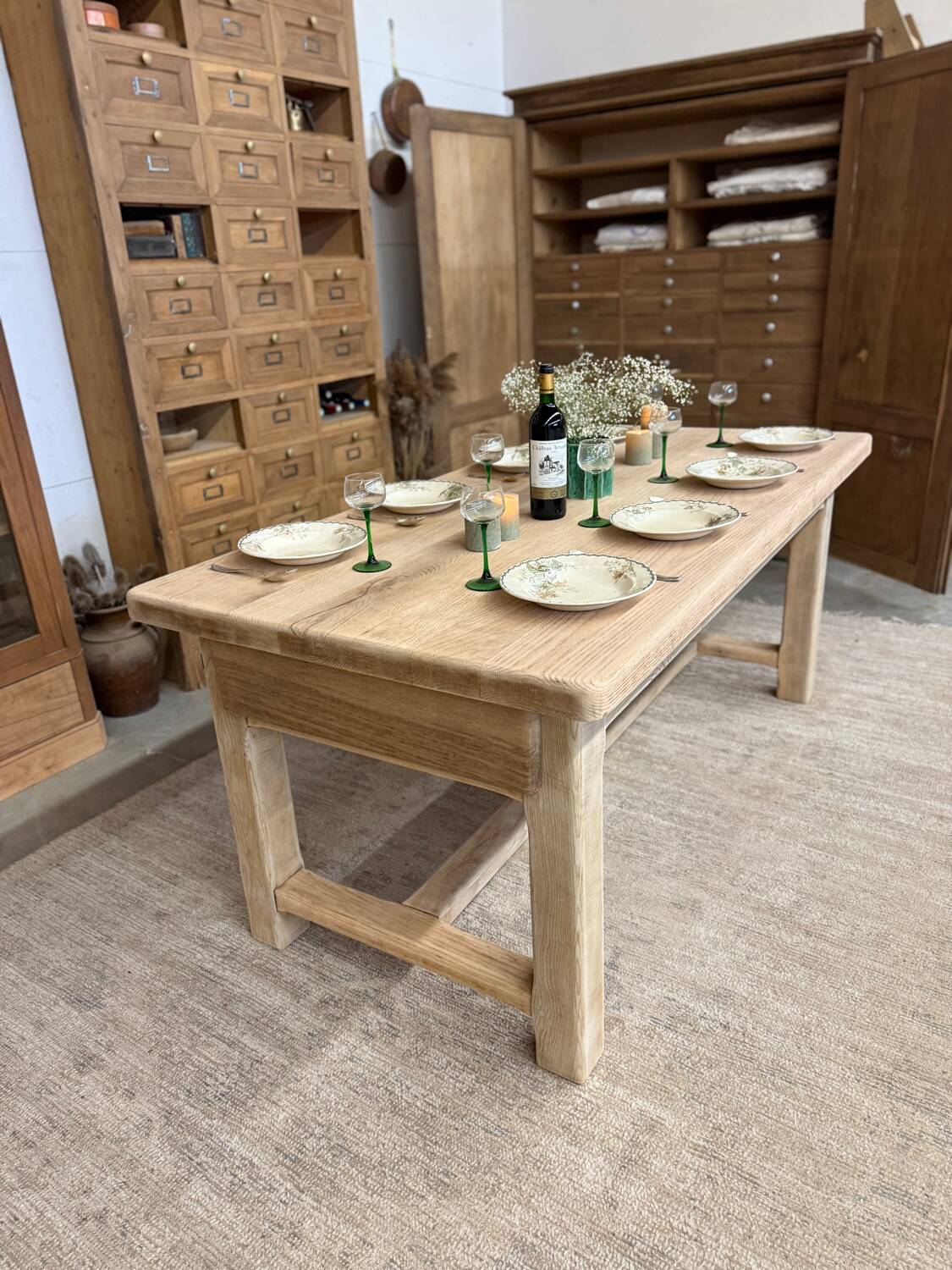 Solid oak table with 2 drawers
